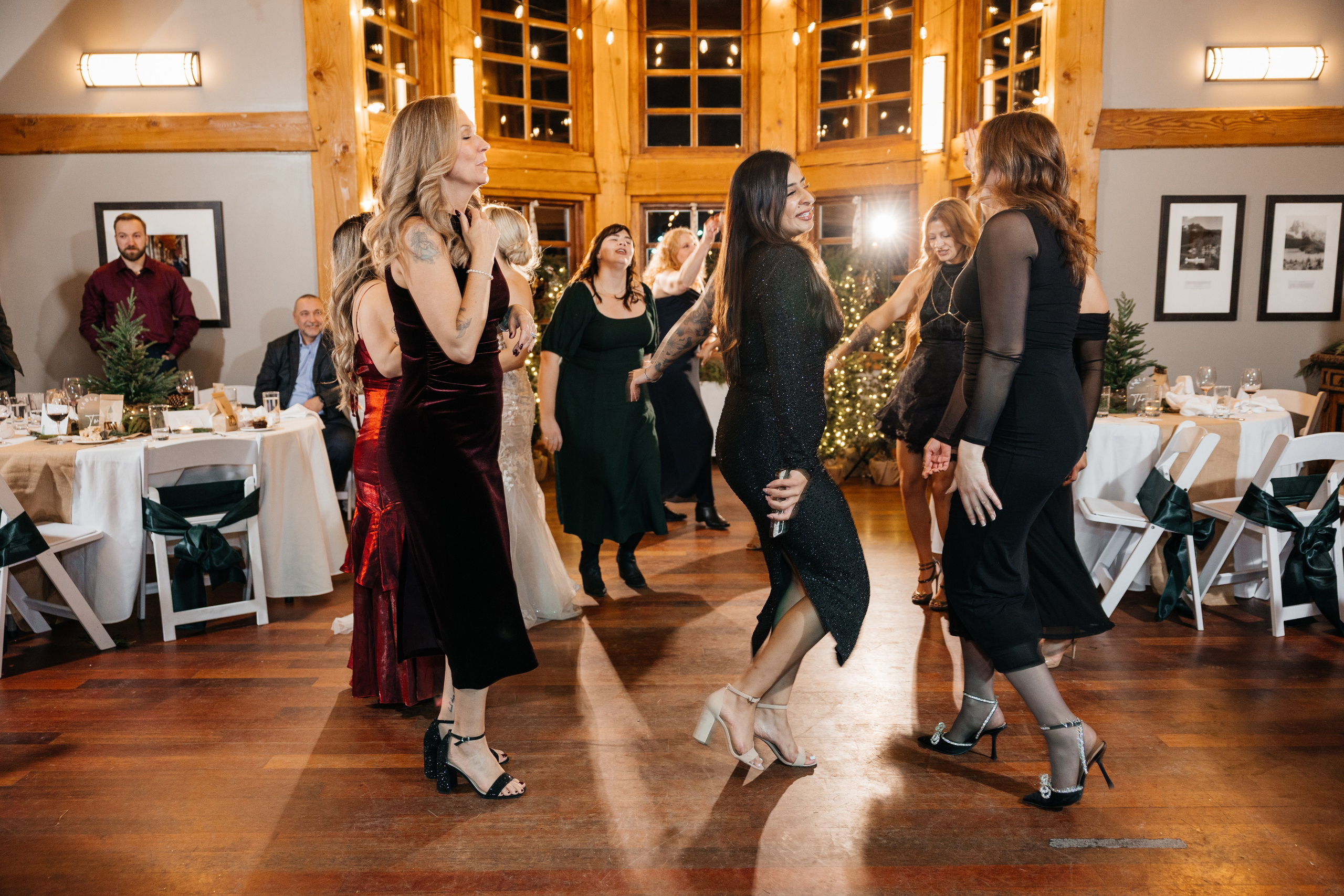 Winter wedding. Emerald lake lodge. Affordable Photographer in Calgary — Tetiana Shuhai