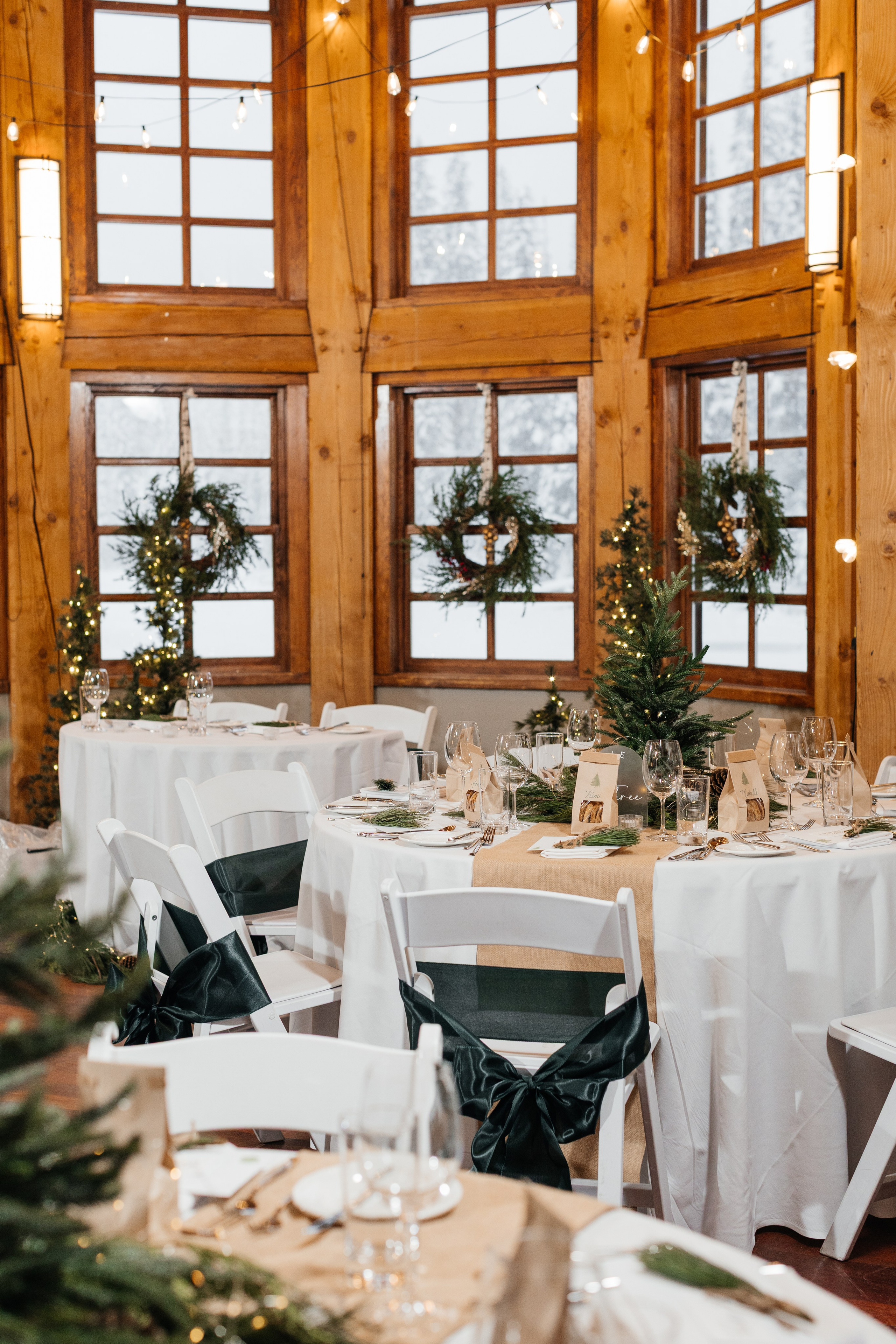 Winter wedding. Emerald lake lodge. Affordable Photographer in Calgary — Tetiana Shuhai