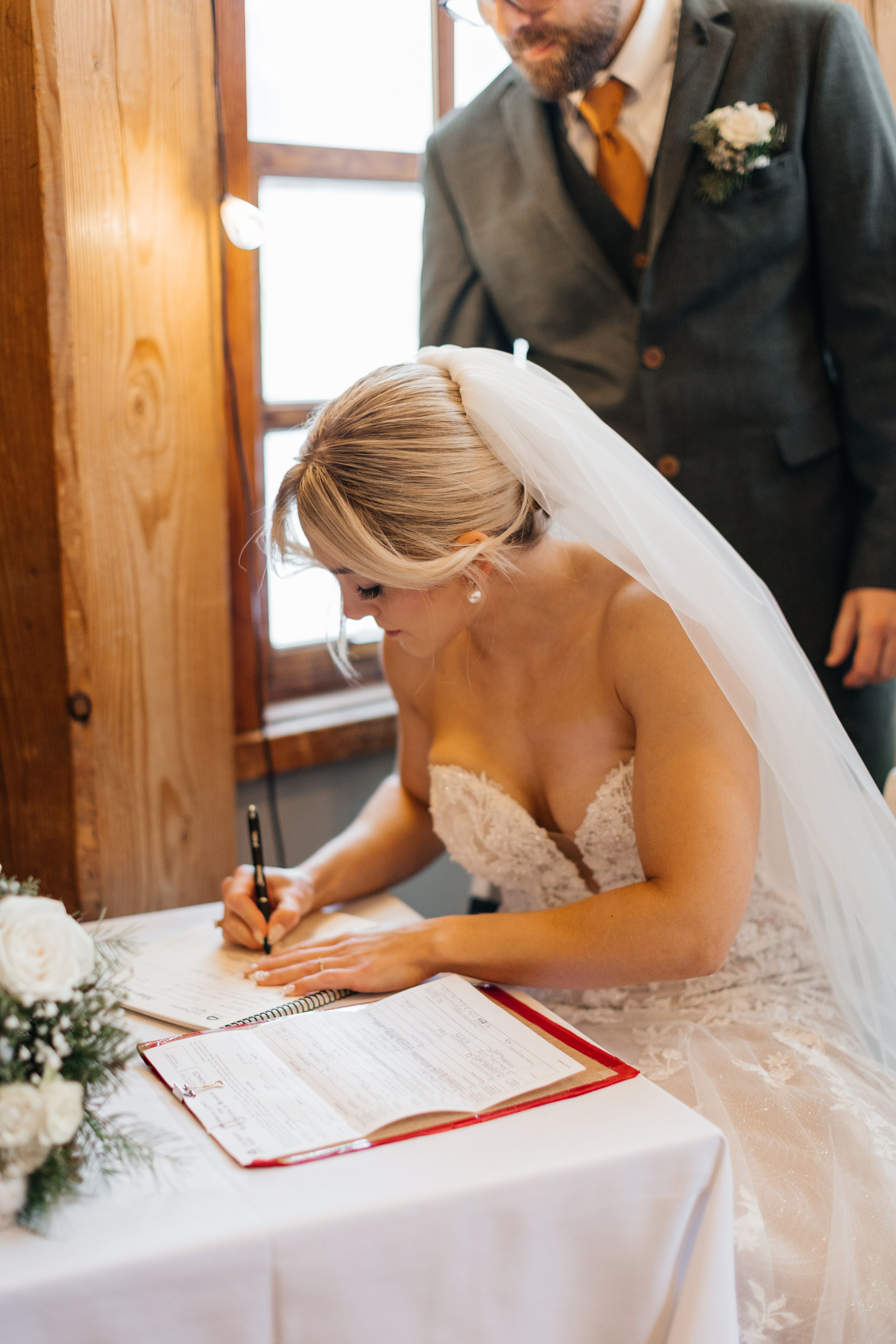 Winter wedding. Emerald lake lodge. Affordable Photographer in Calgary — Tetiana Shuhai