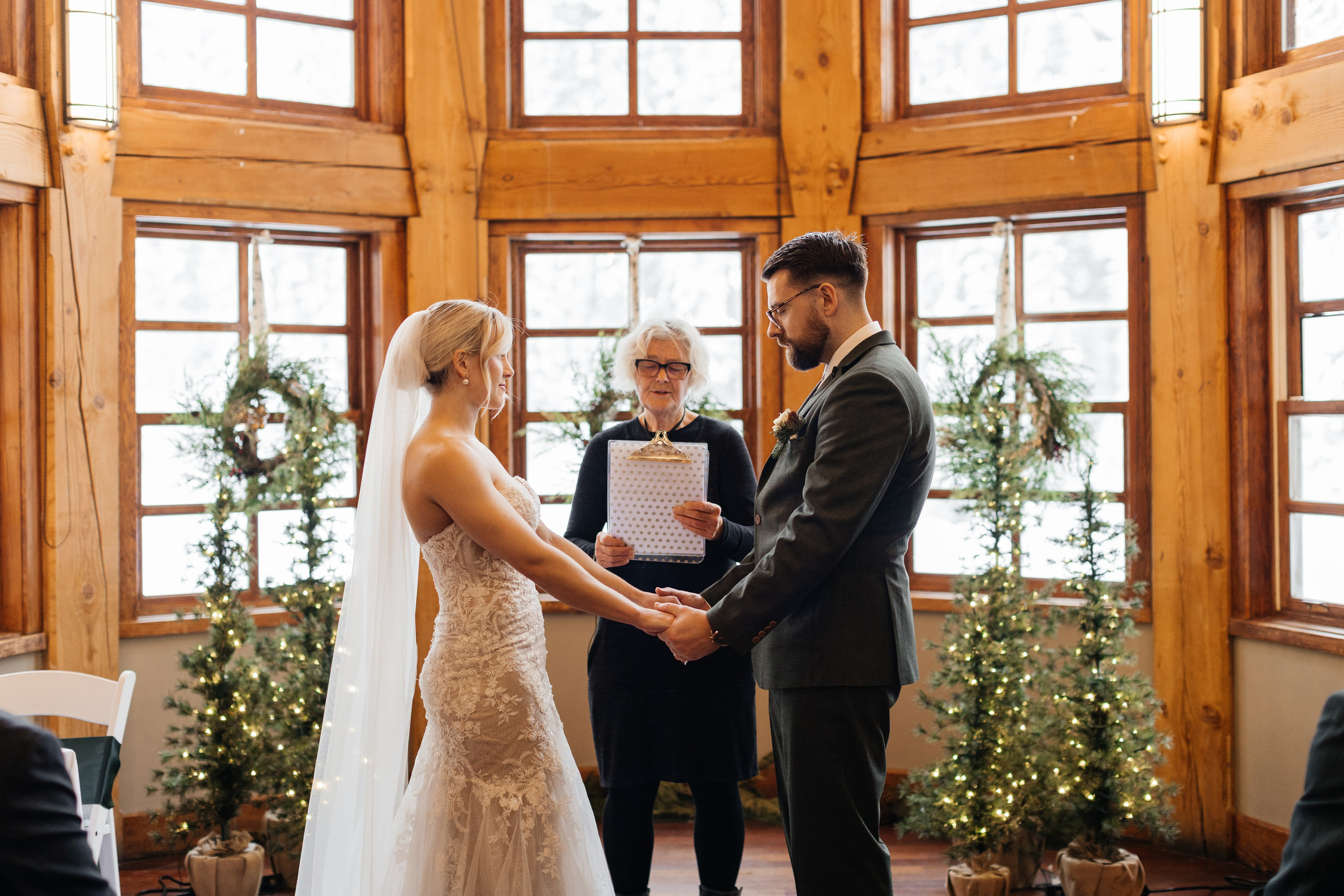 Winter wedding. Emerald lake lodge. Affordable Photographer in Calgary — Tetiana Shuhai