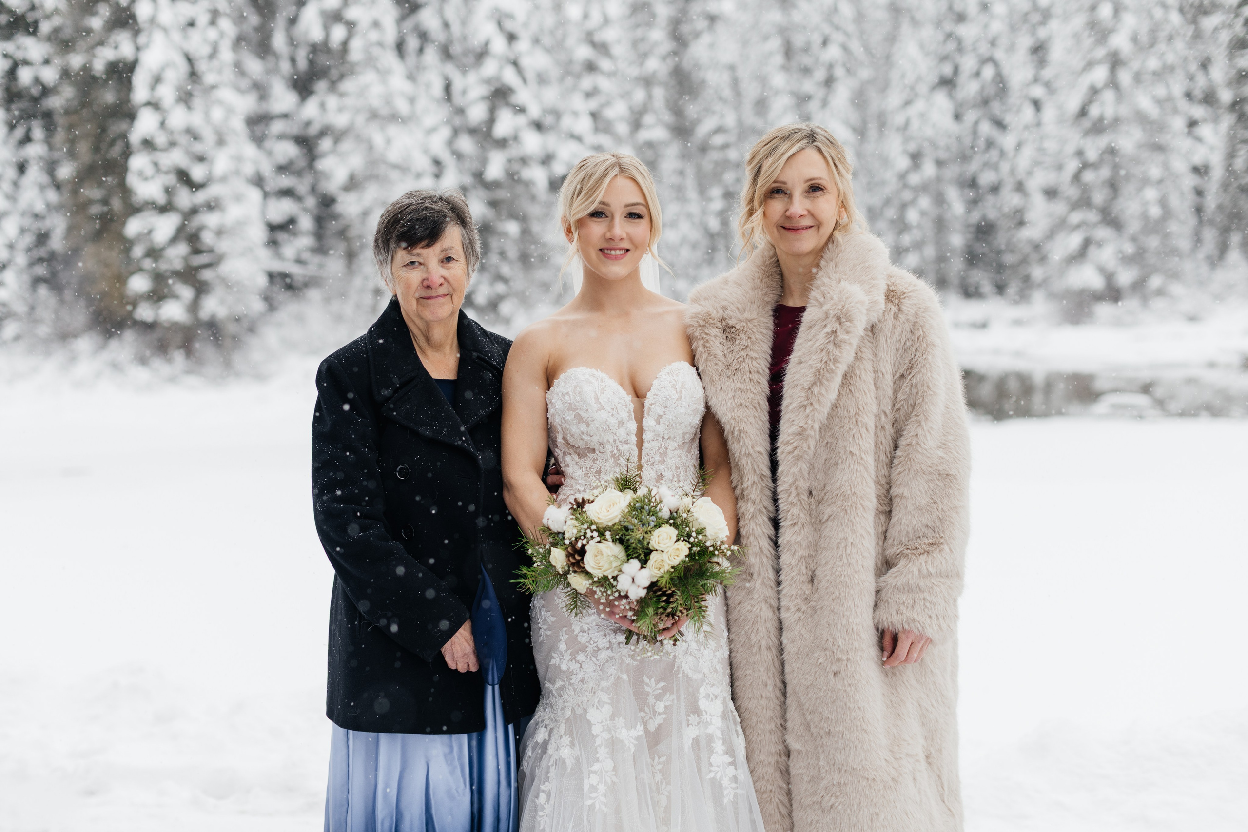 Winter wedding. Emerald lake lodge. Affordable Photographer in Calgary — Tetiana Shuhai