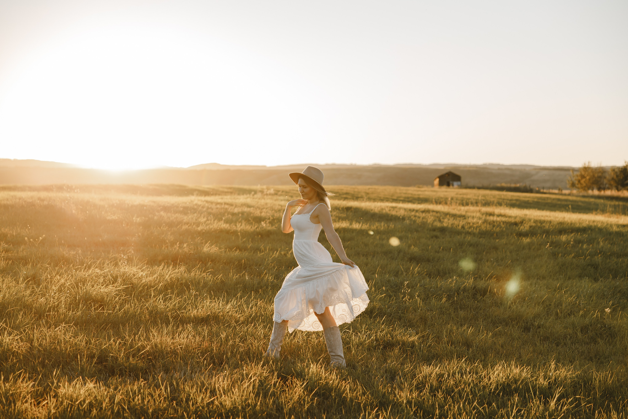 Maria. Sunset photoshoot with hourse