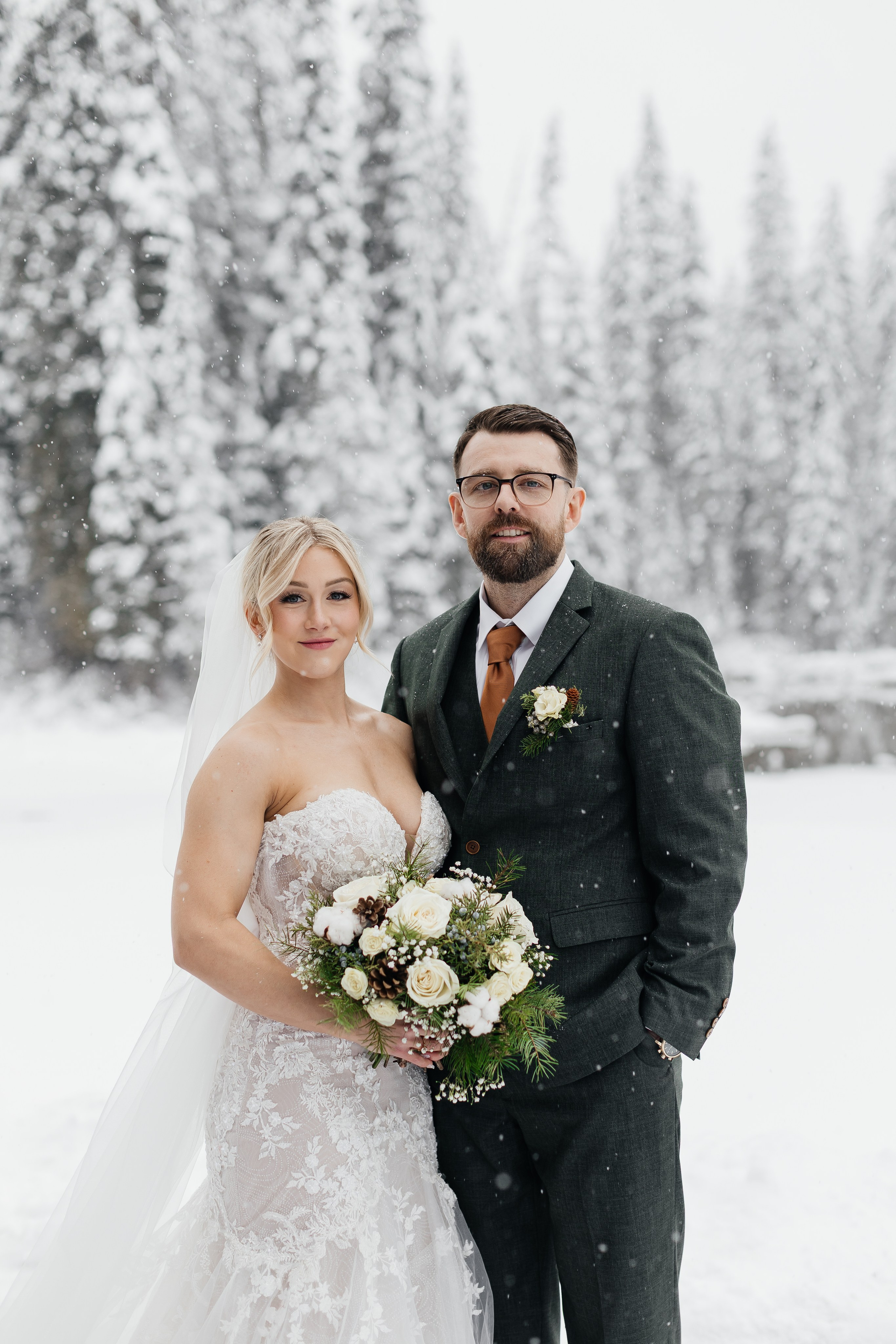 Winter wedding. Emerald lake lodge. Affordable Photographer in Calgary — Tetiana Shuhai