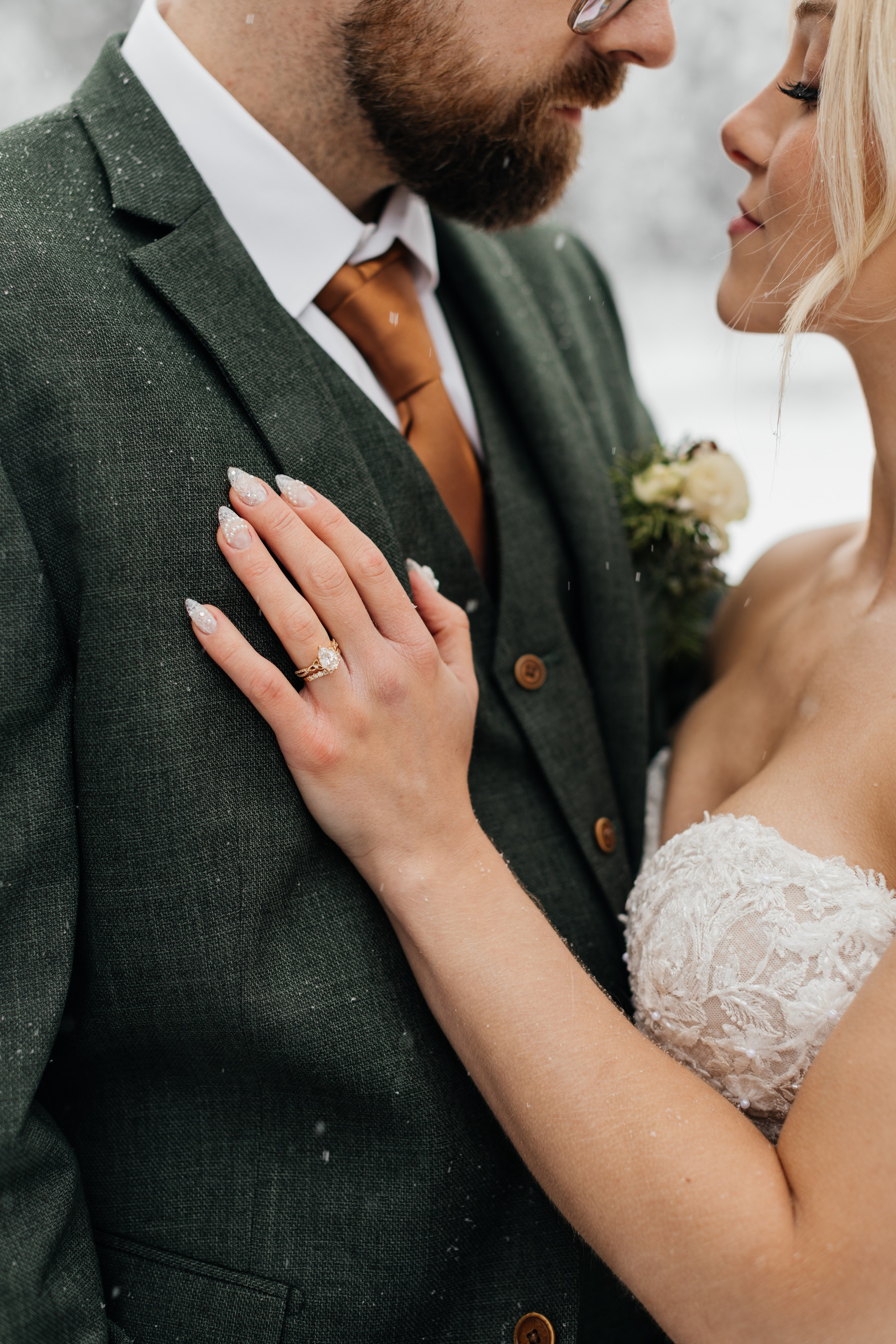 Winter wedding. Emerald lake lodge. Affordable Photographer in Calgary — Tetiana Shuhai