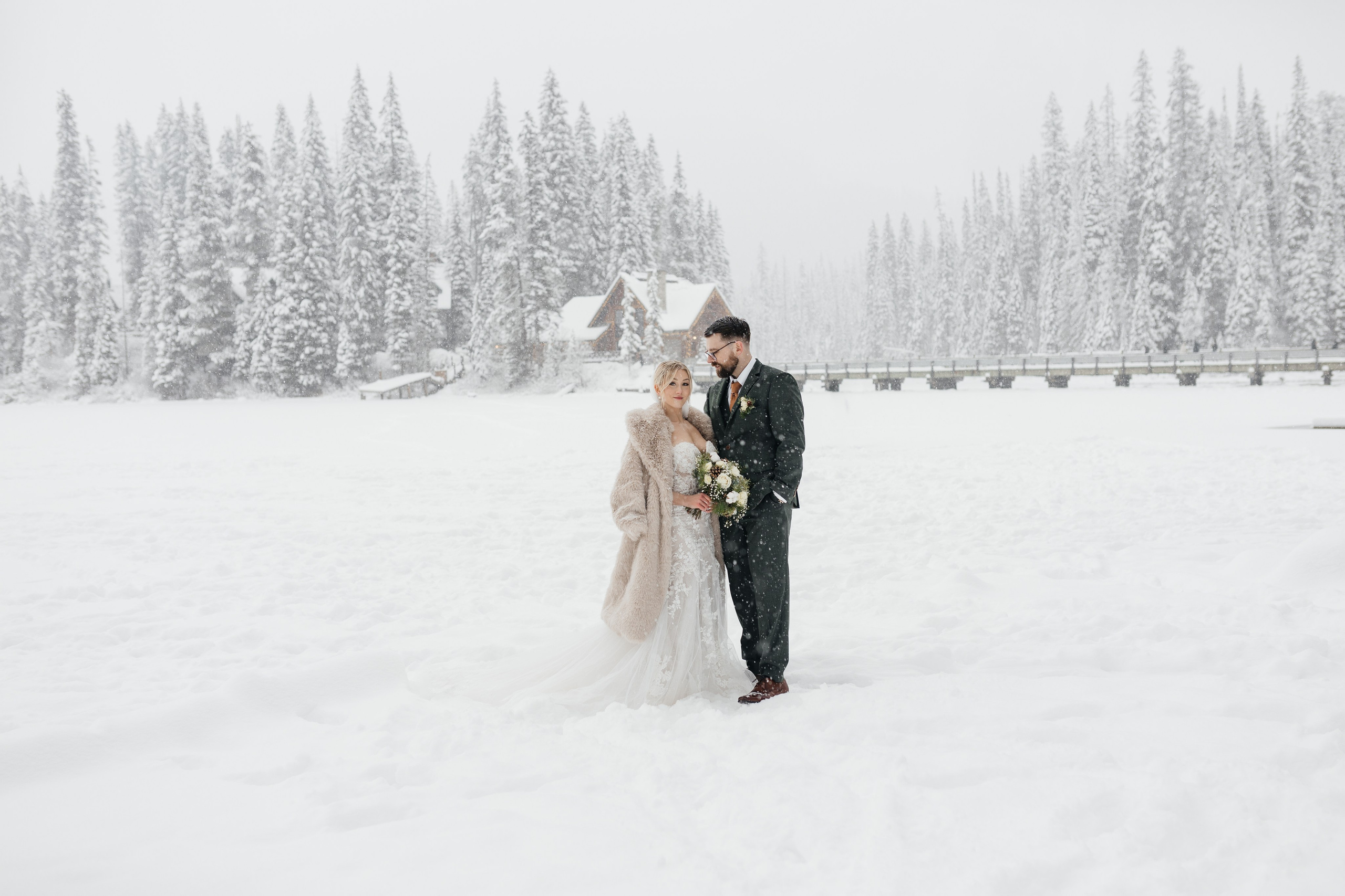 Winter wedding. Emerald lake lodge. Affordable Photographer in Calgary — Tetiana Shuhai