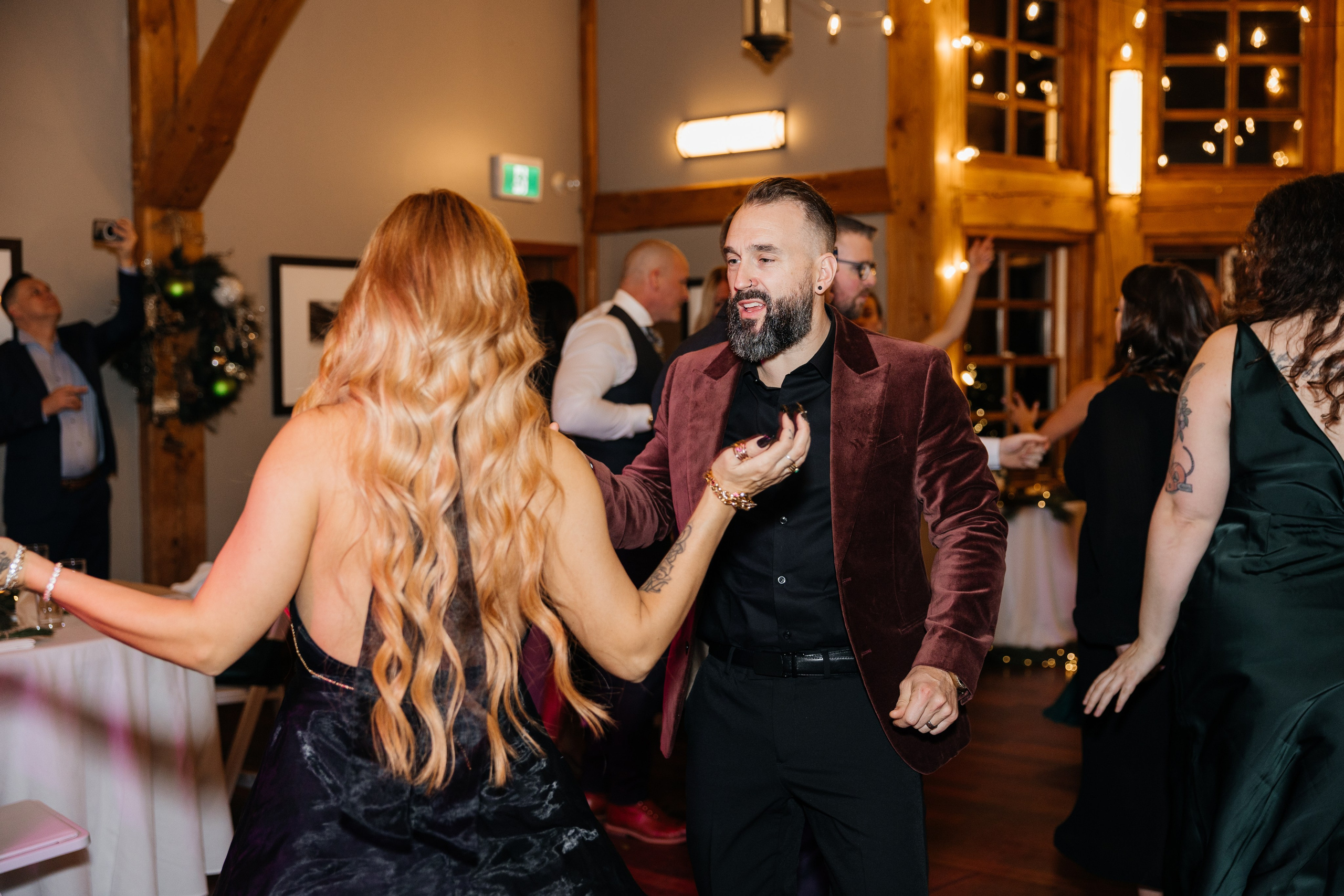 Winter wedding. Emerald lake lodge. Affordable Photographer in Calgary — Tetiana Shuhai