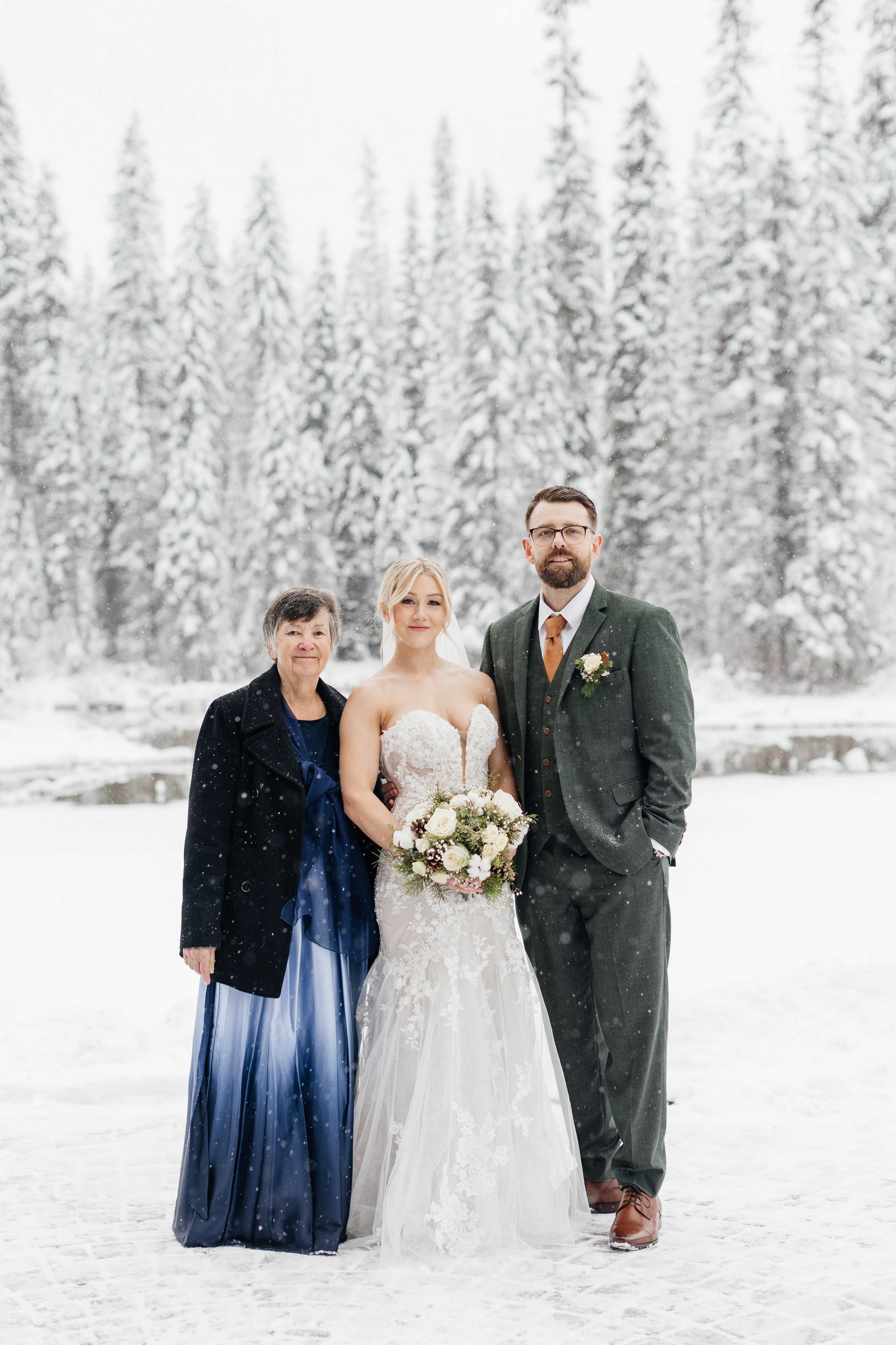 Winter wedding. Emerald lake lodge. Affordable Photographer in Calgary — Tetiana Shuhai