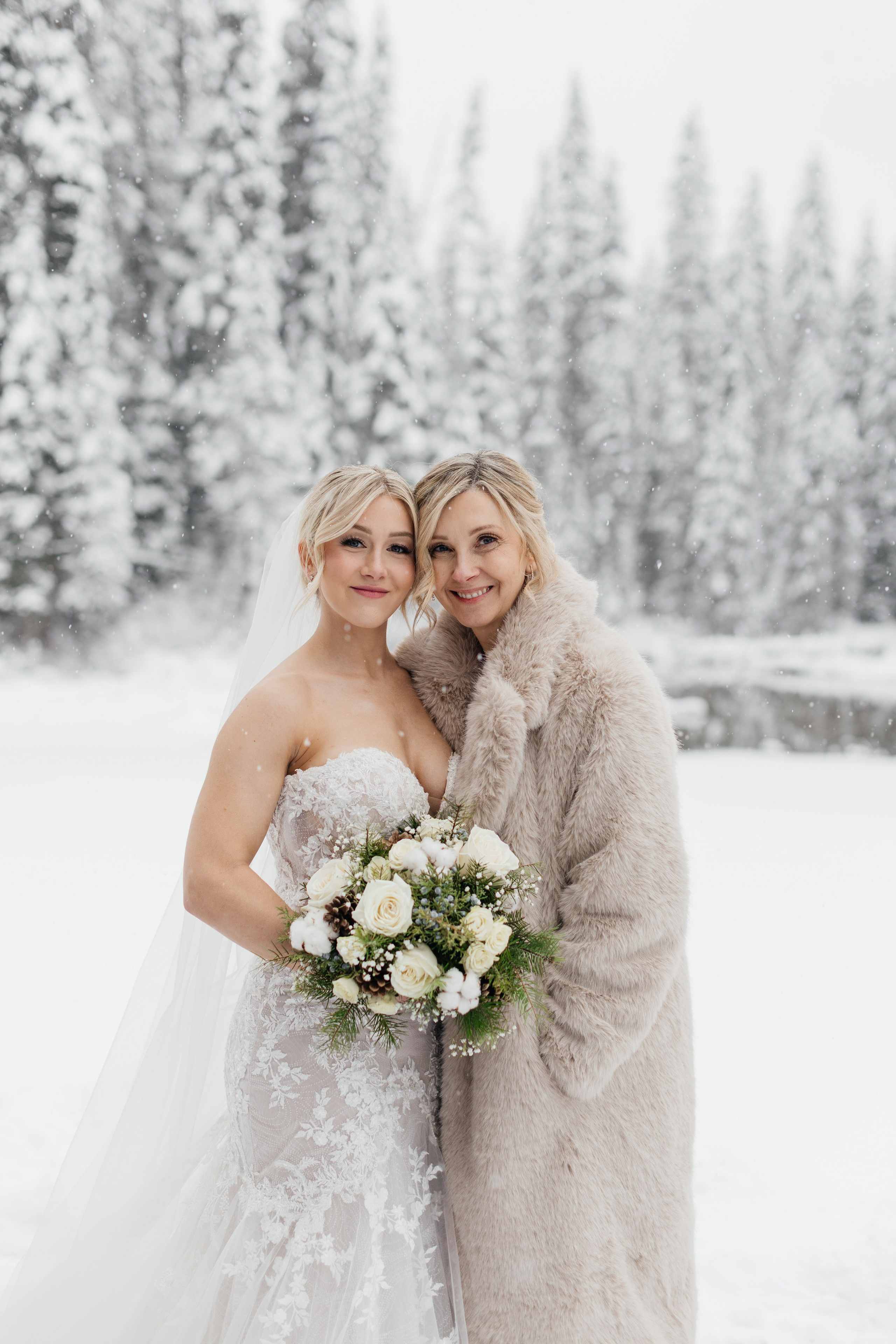 Winter wedding. Emerald lake lodge. Affordable Photographer in Calgary — Tetiana Shuhai