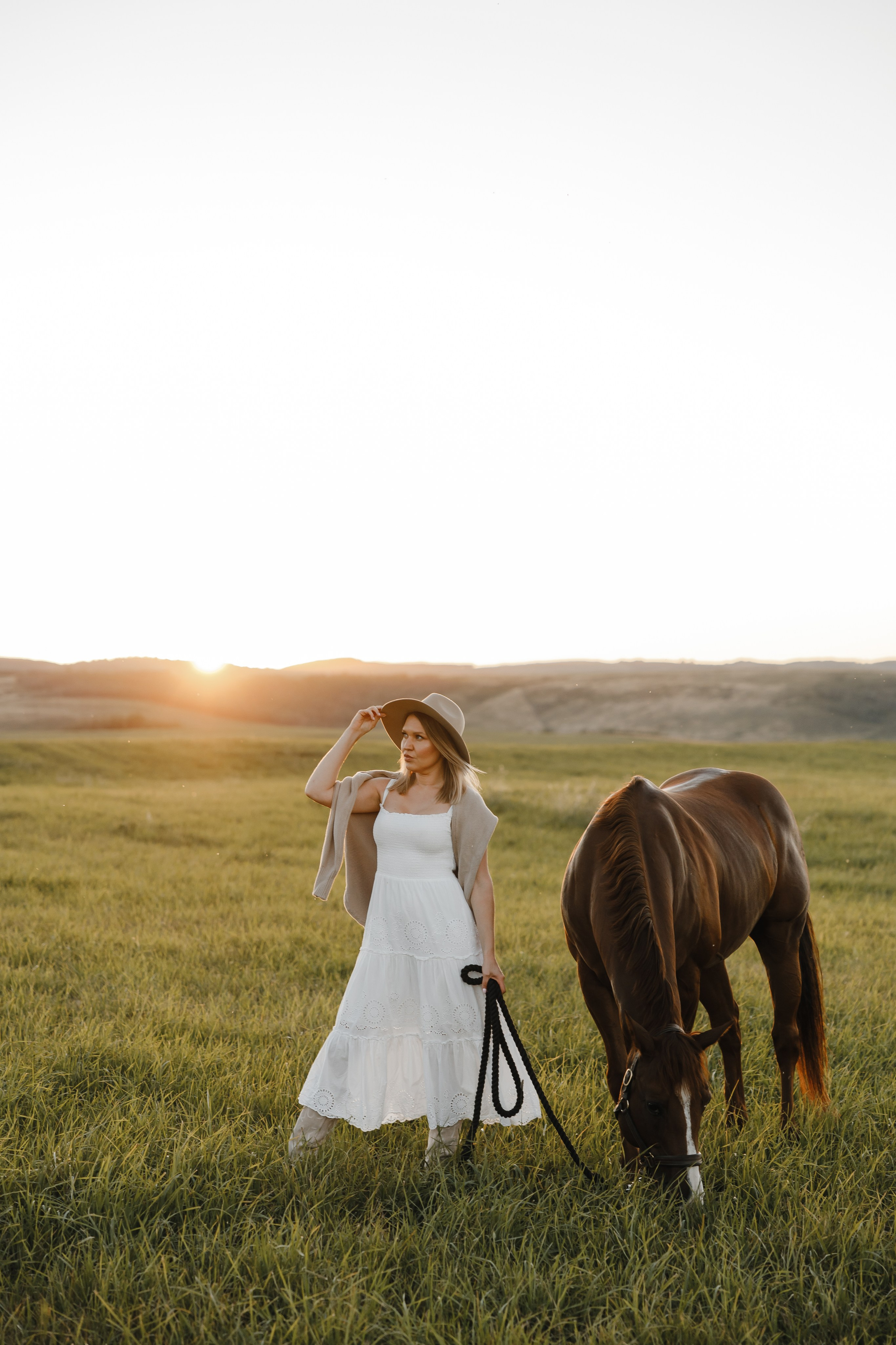 Maria. Sunset photoshoot with hourse