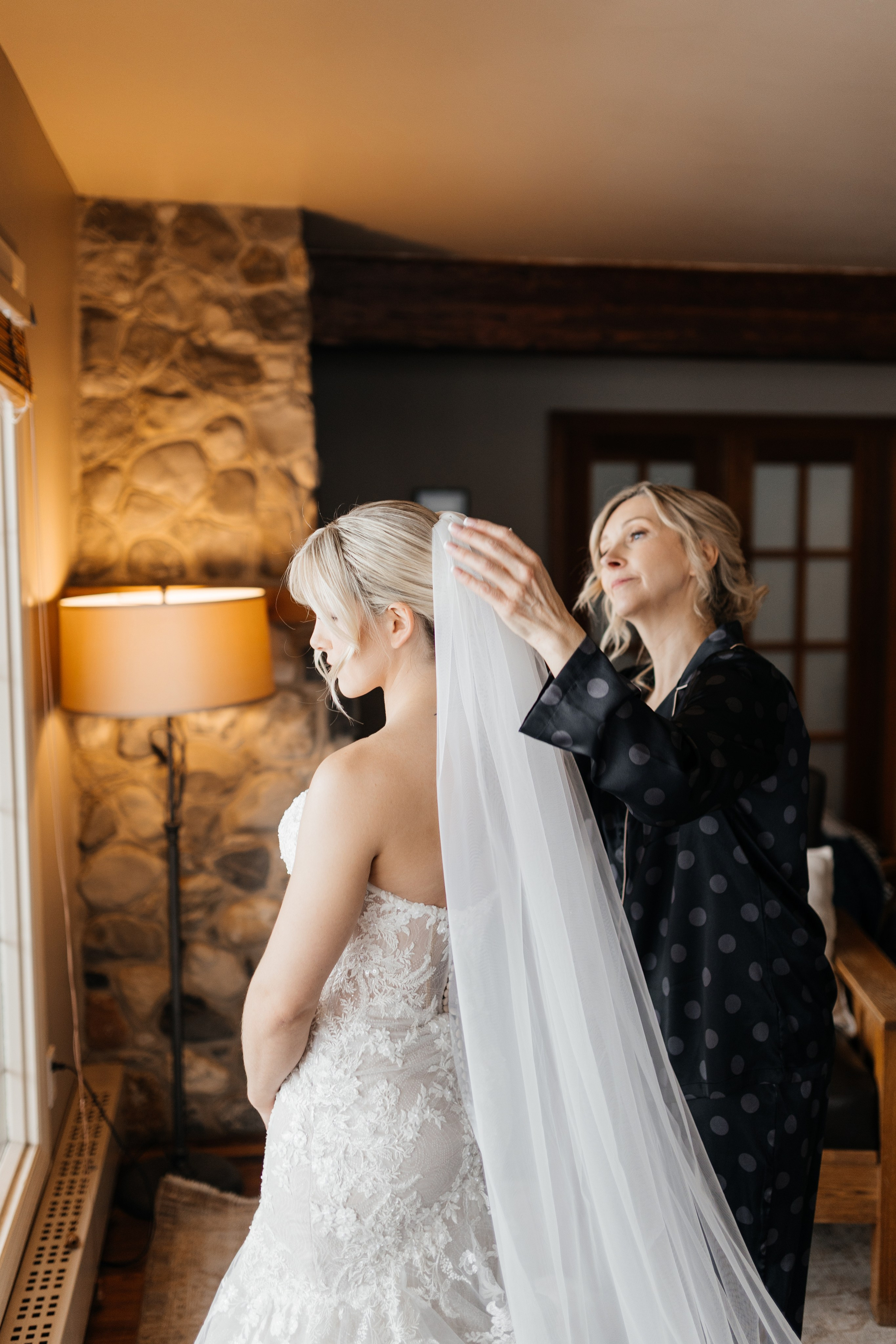 Winter wedding. Emerald lake lodge. Affordable Photographer in Calgary — Tetiana Shuhai