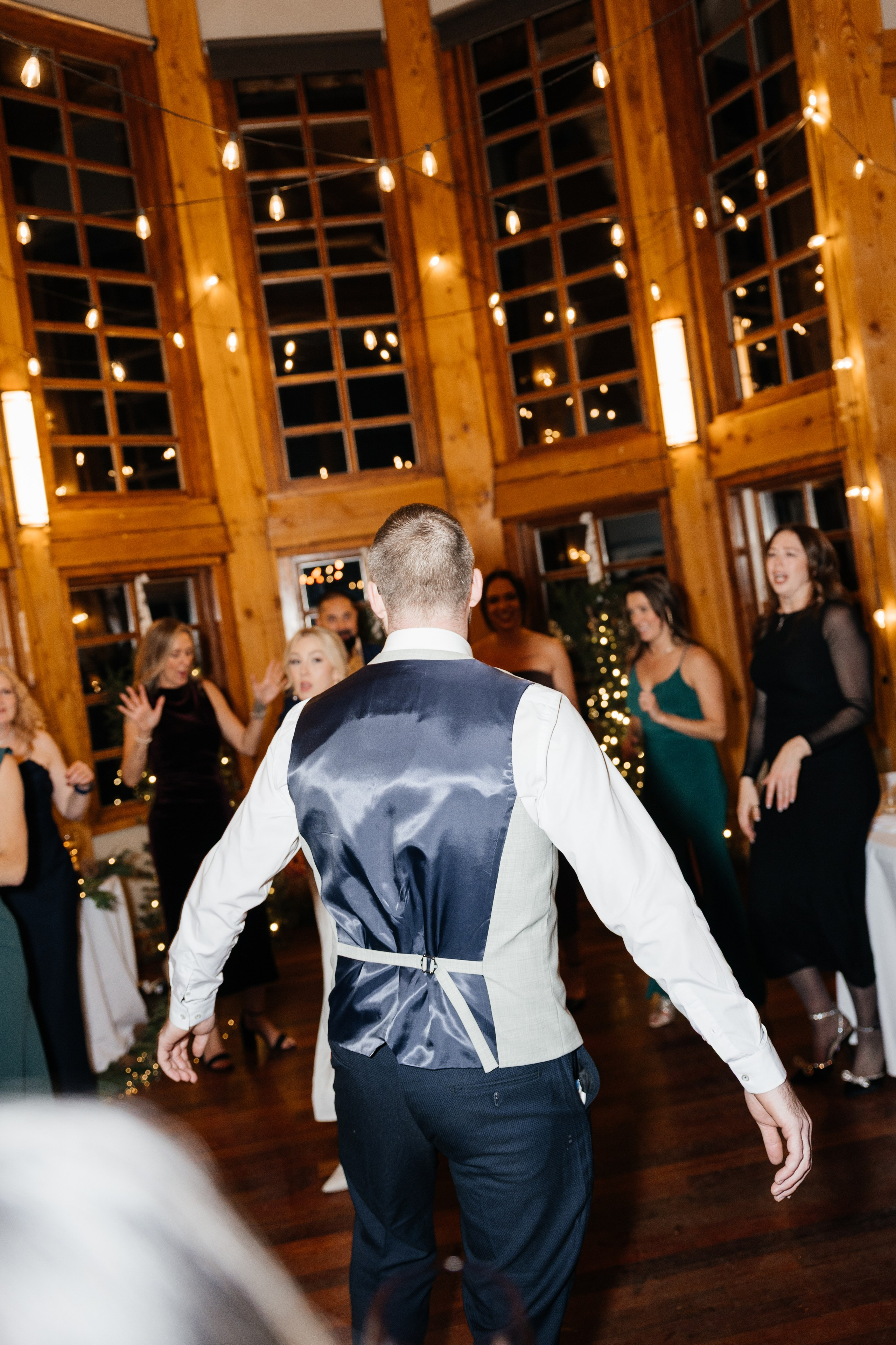 Winter wedding. Emerald lake lodge. Affordable Photographer in Calgary — Tetiana Shuhai
