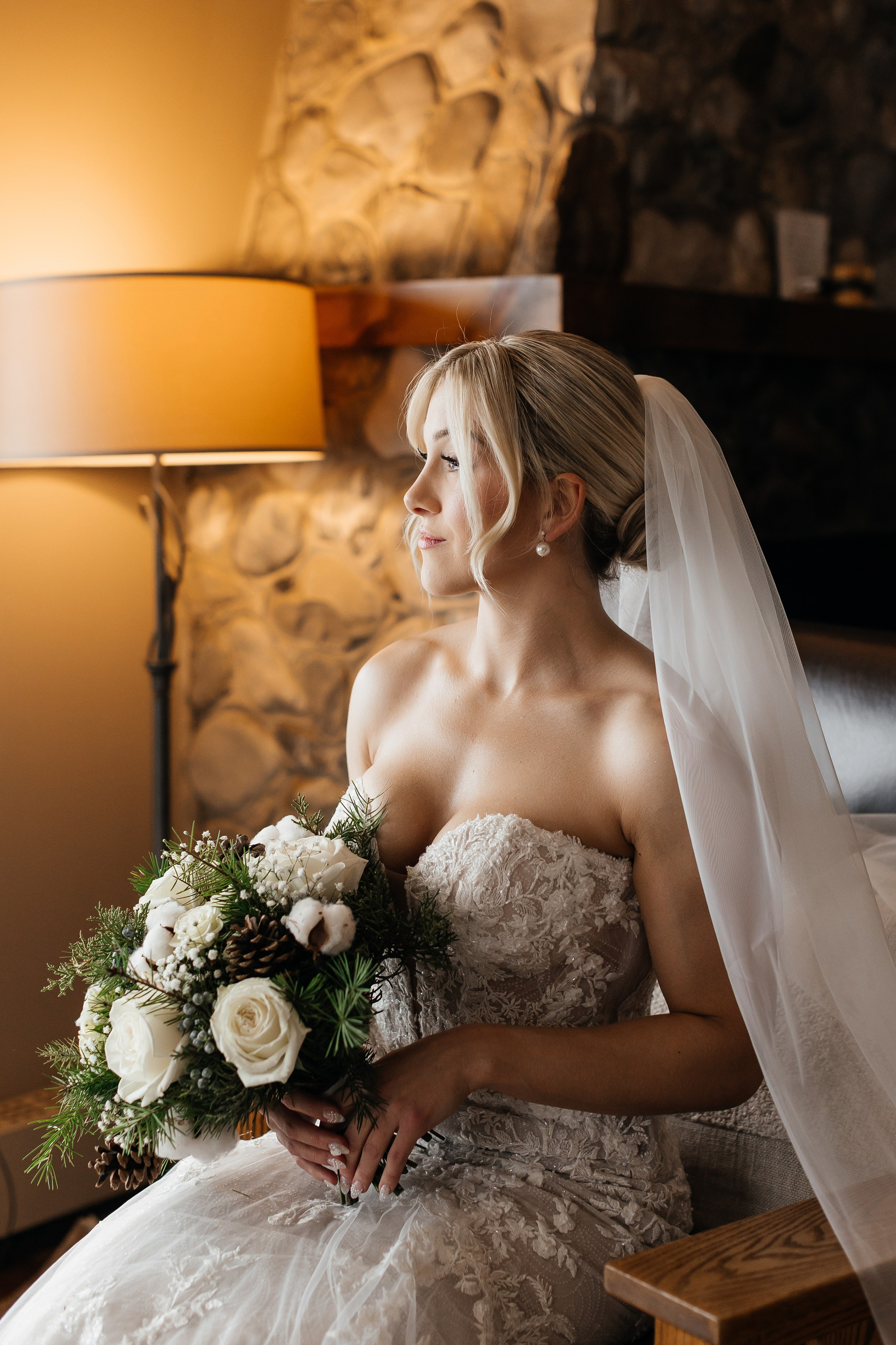 Winter wedding. Emerald lake lodge. Affordable Photographer in Calgary — Tetiana Shuhai