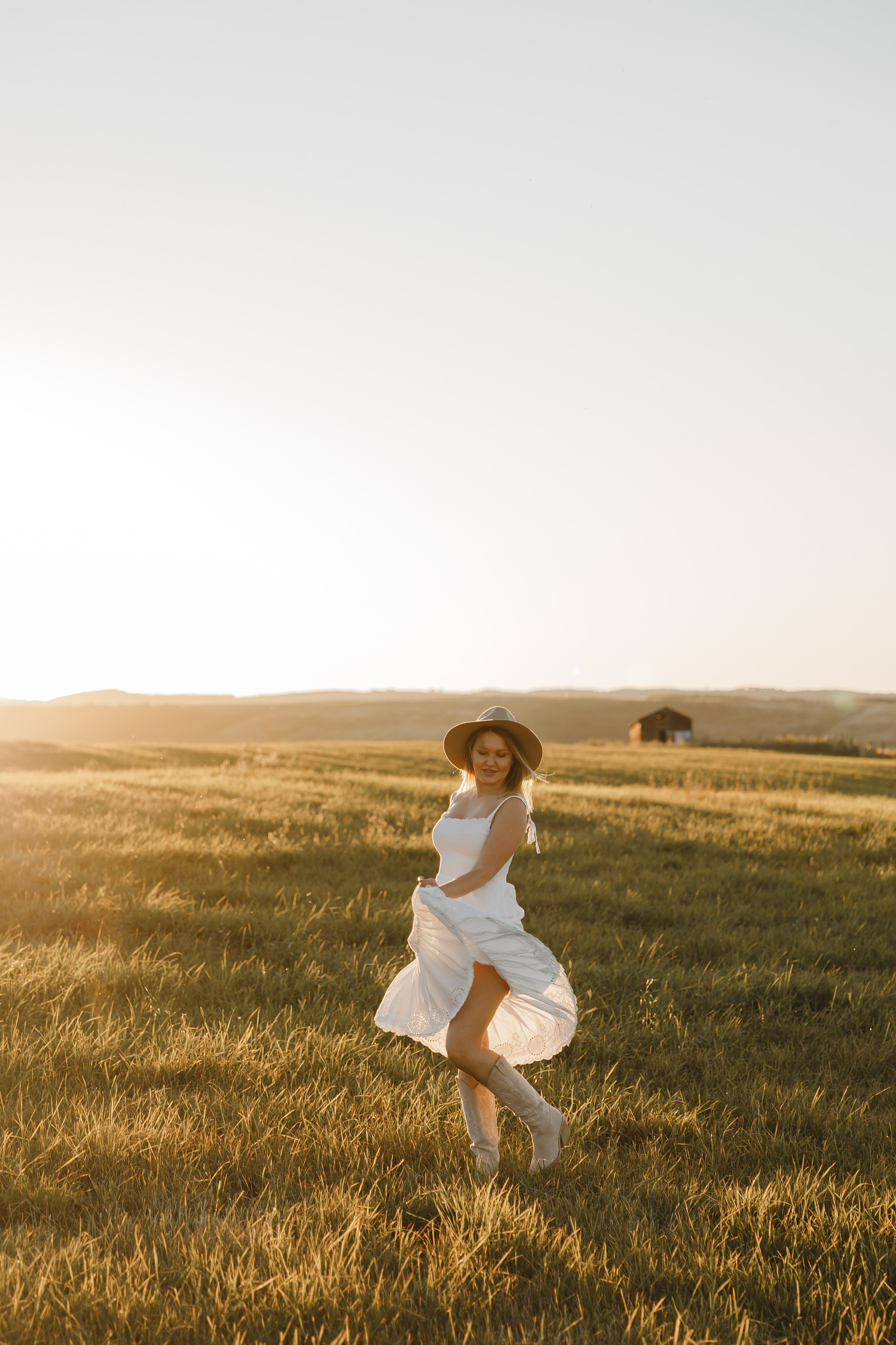 Maria. Sunset photoshoot with hourse