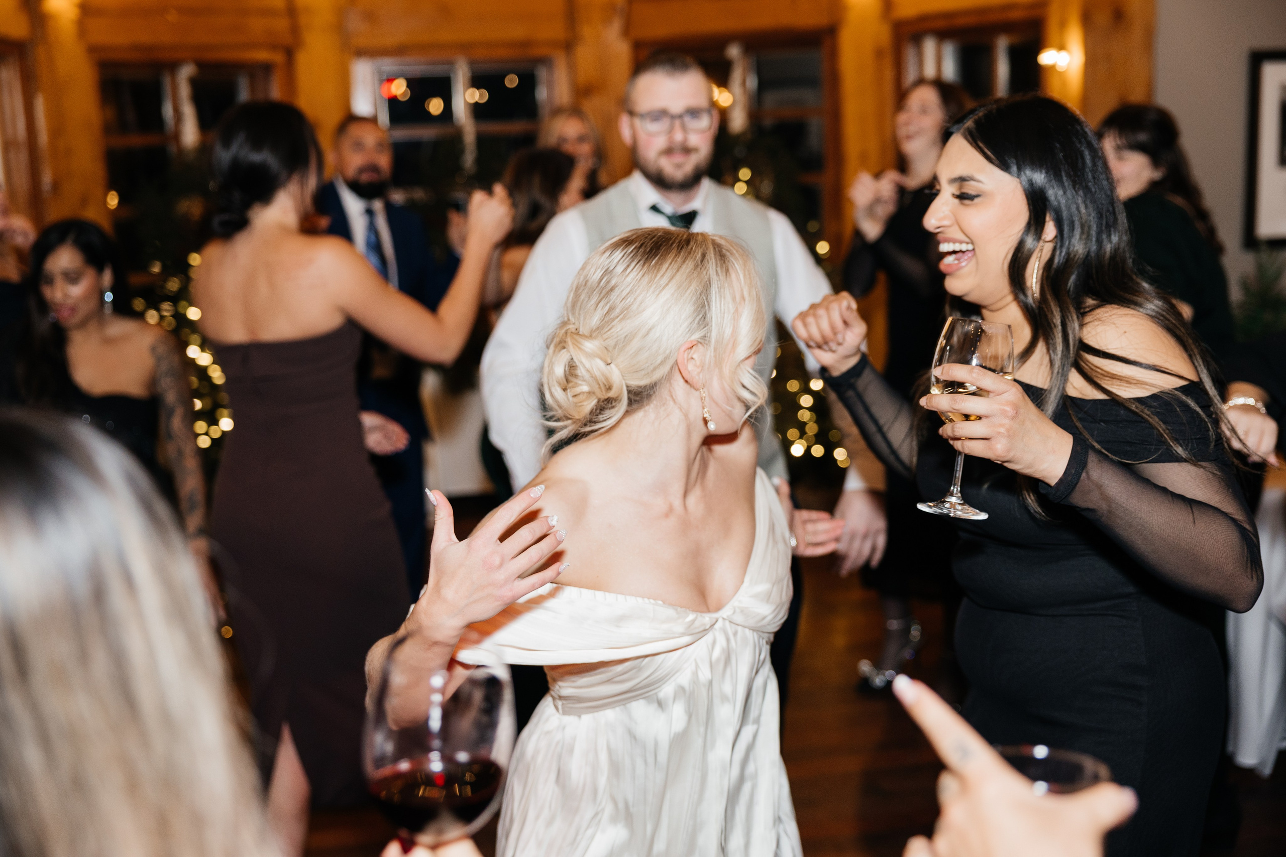 Winter wedding. Emerald lake lodge. Affordable Photographer in Calgary — Tetiana Shuhai