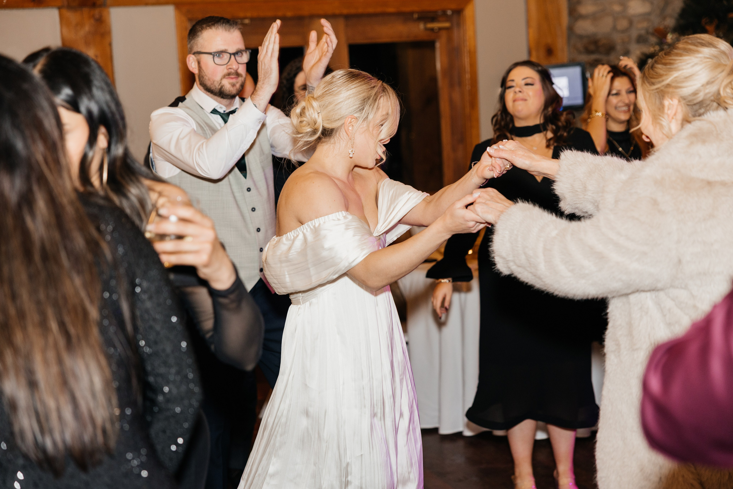 Winter wedding. Emerald lake lodge. Affordable Photographer in Calgary — Tetiana Shuhai