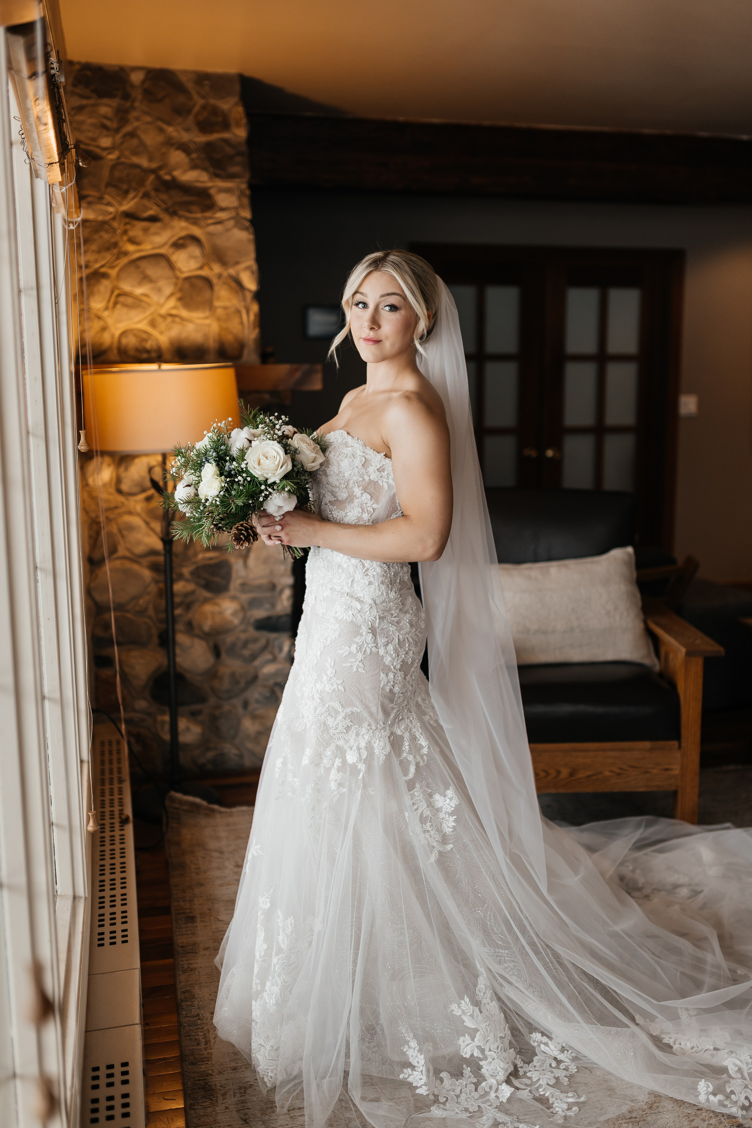 Winter wedding. Emerald lake lodge. Affordable Photographer in Calgary — Tetiana Shuhai