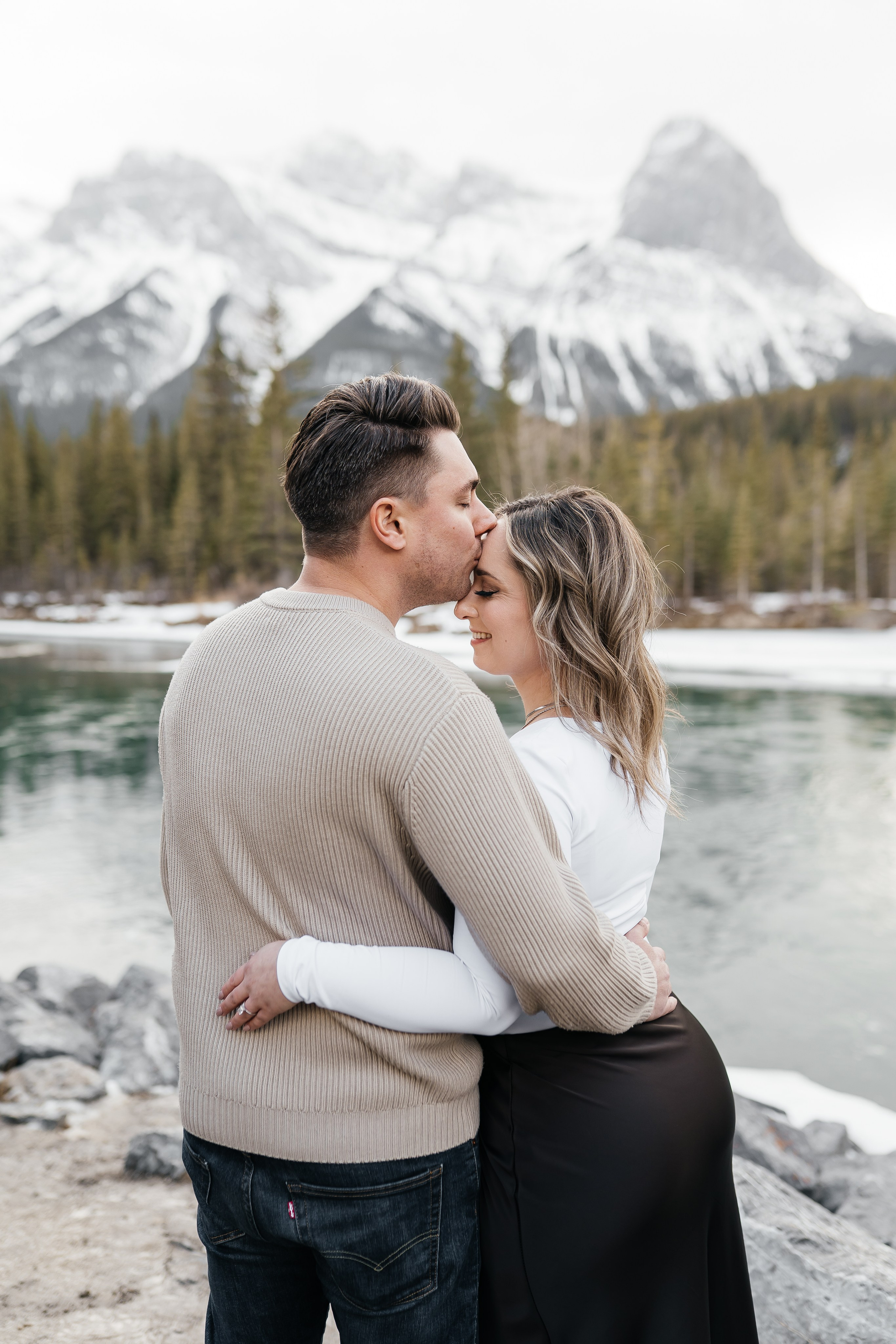 Top 7 Best Photoshoot Locations in Banff and Canmore for Families, Engagements, and Weddings