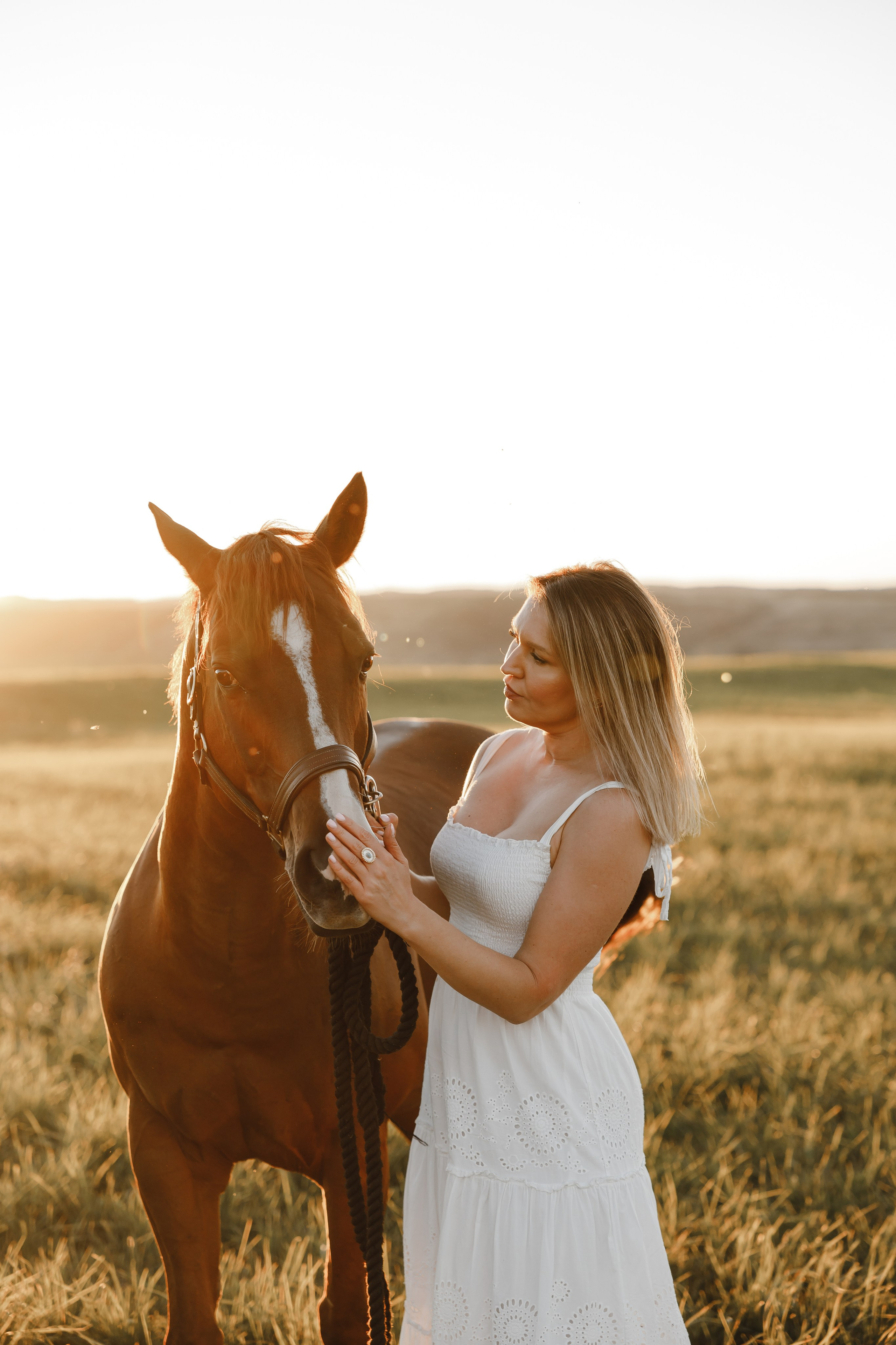 Maria. Sunset photoshoot with hourse