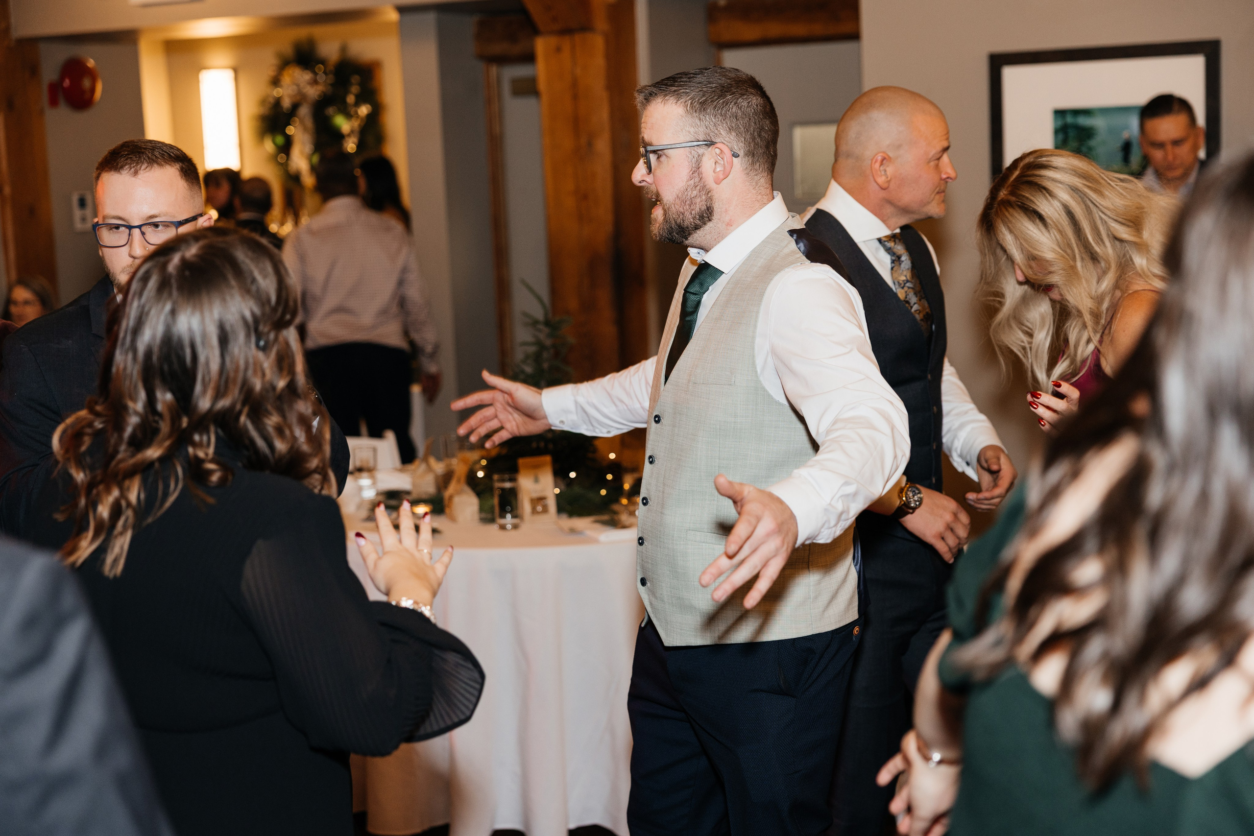 Winter wedding. Emerald lake lodge. Affordable Photographer in Calgary — Tetiana Shuhai