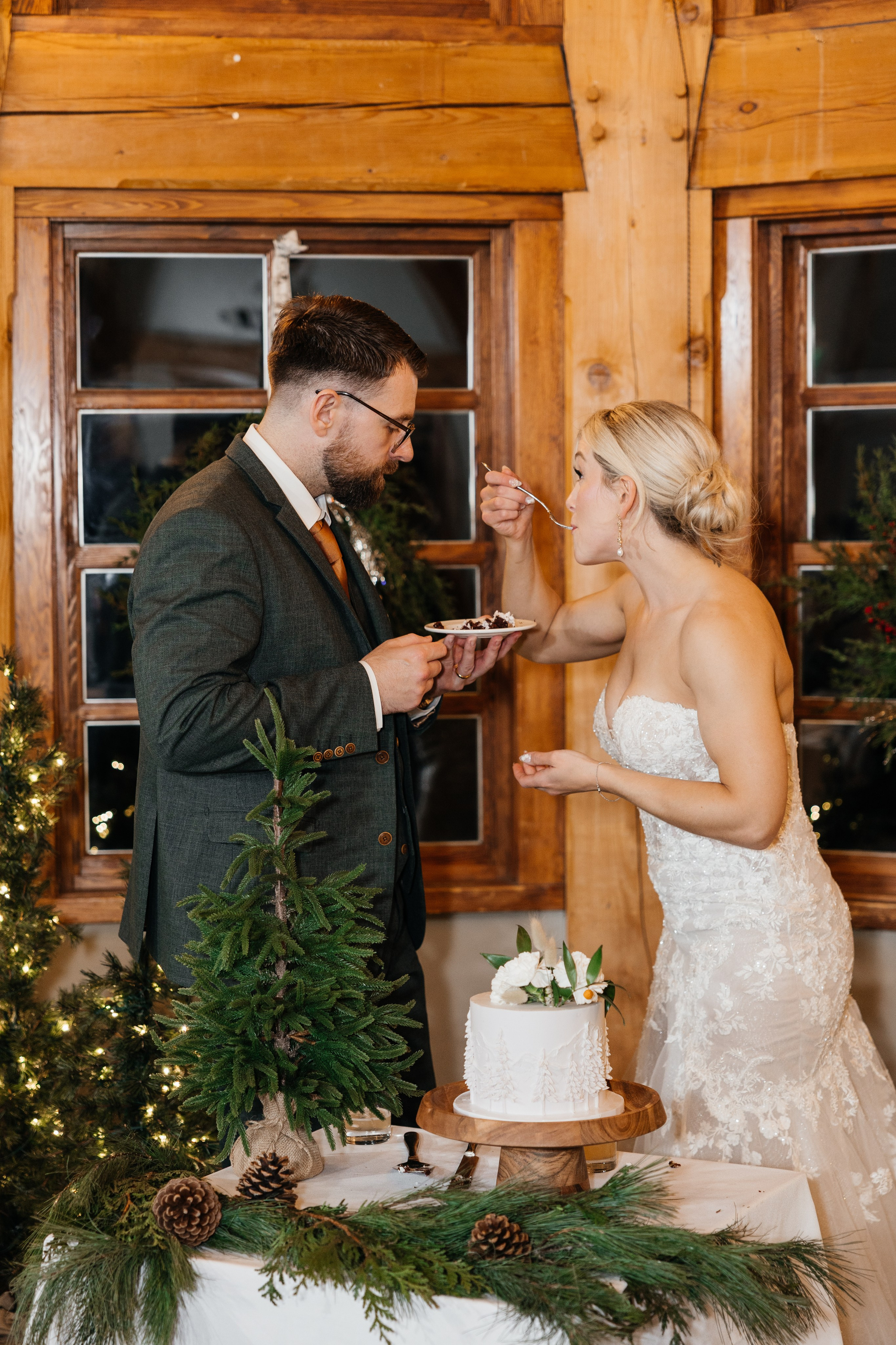 Winter wedding. Emerald lake lodge. Affordable Photographer in Calgary — Tetiana Shuhai