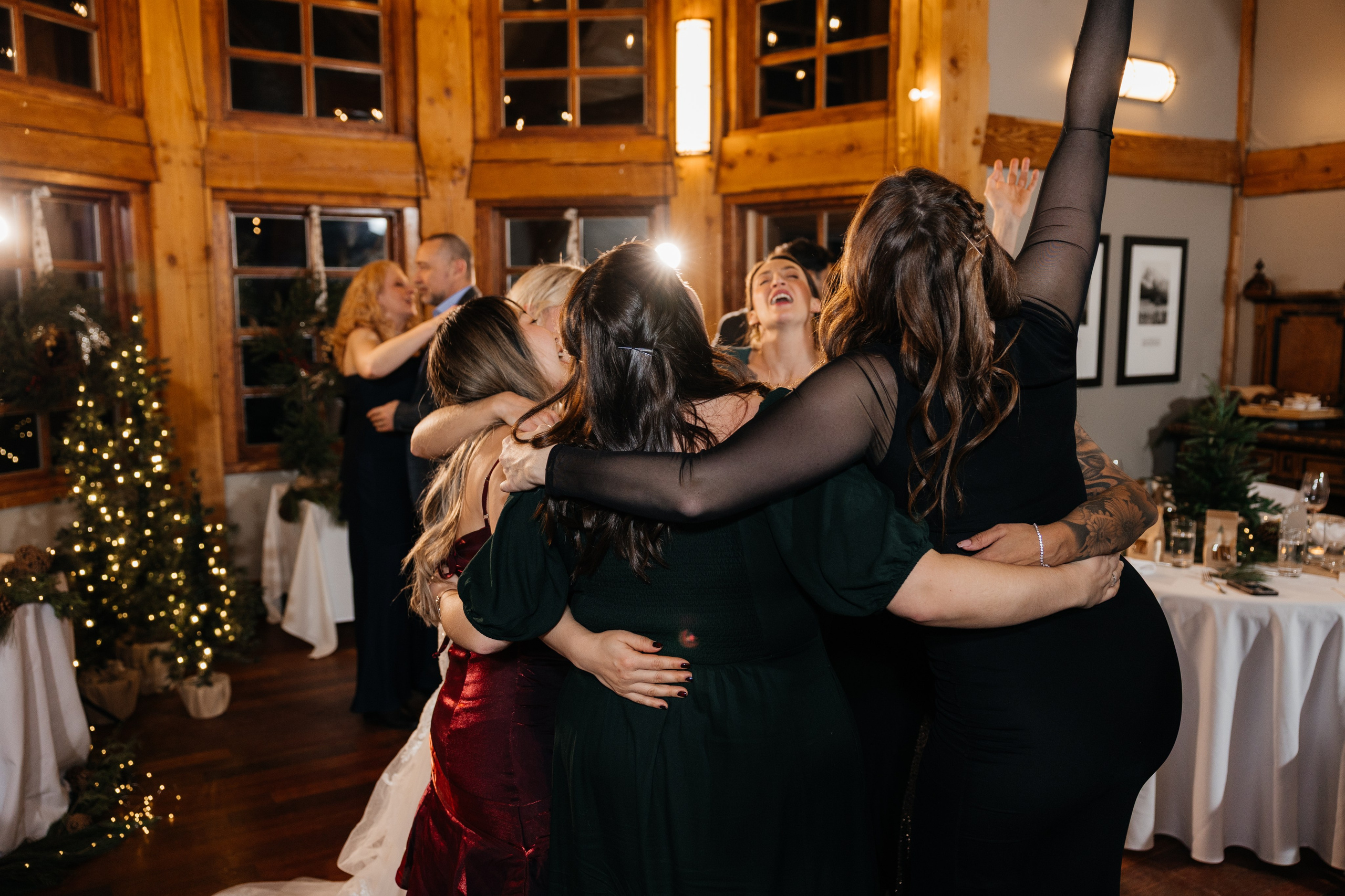 Winter wedding. Emerald lake lodge. Affordable Photographer in Calgary — Tetiana Shuhai