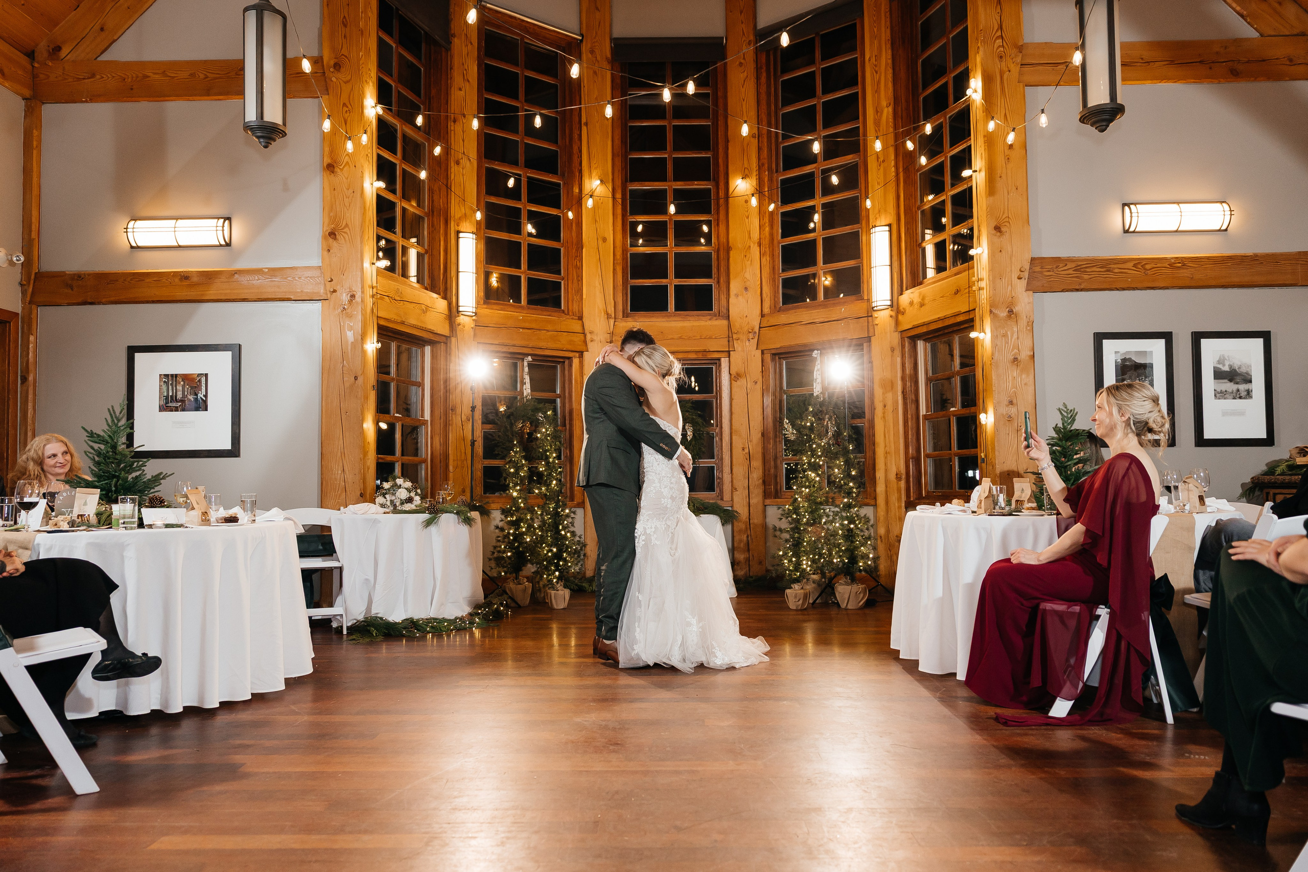 Winter wedding. Emerald lake lodge. Affordable Photographer in Calgary — Tetiana Shuhai