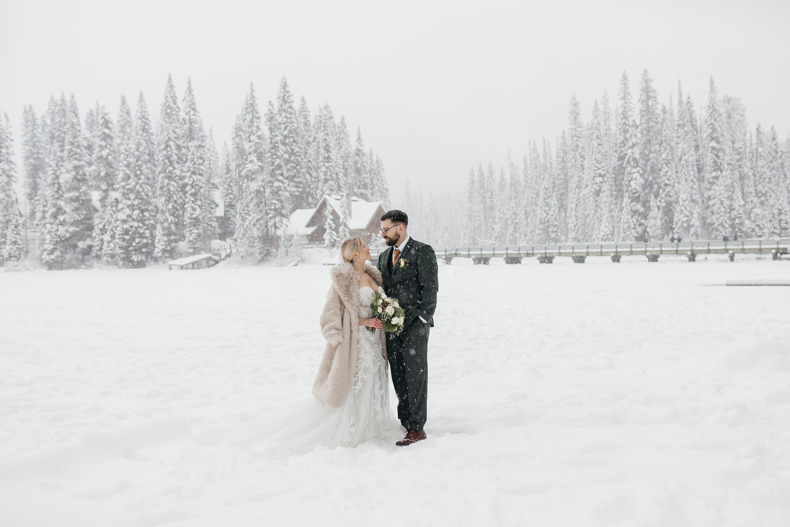 Winter wedding. Emerald lake lodge. Affordable Photographer in Calgary — Tetiana Shuhai