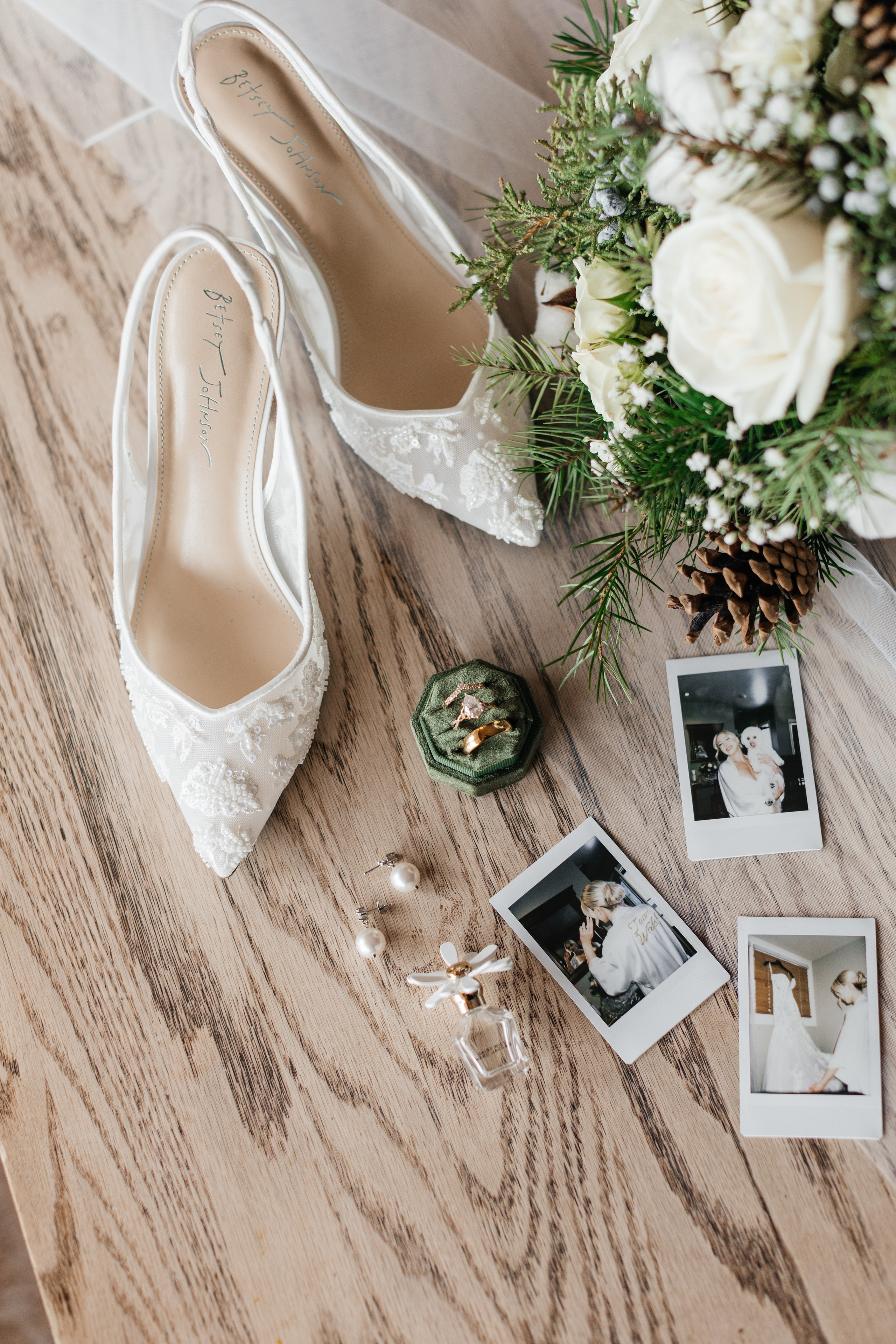 Winter wedding. Emerald lake lodge. Affordable Photographer in Calgary — Tetiana Shuhai