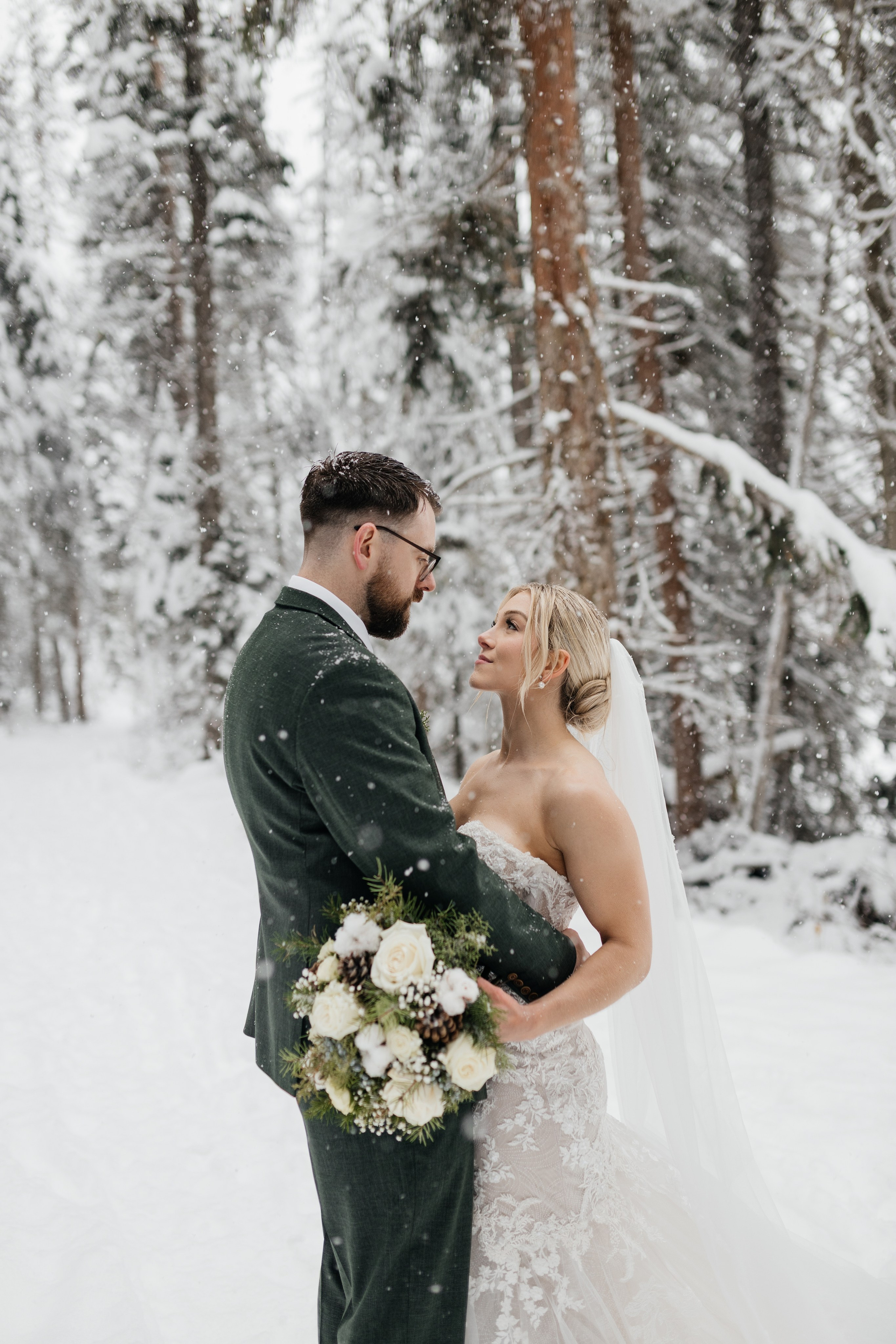 Winter wedding. Emerald lake lodge. Affordable Photographer in Calgary — Tetiana Shuhai