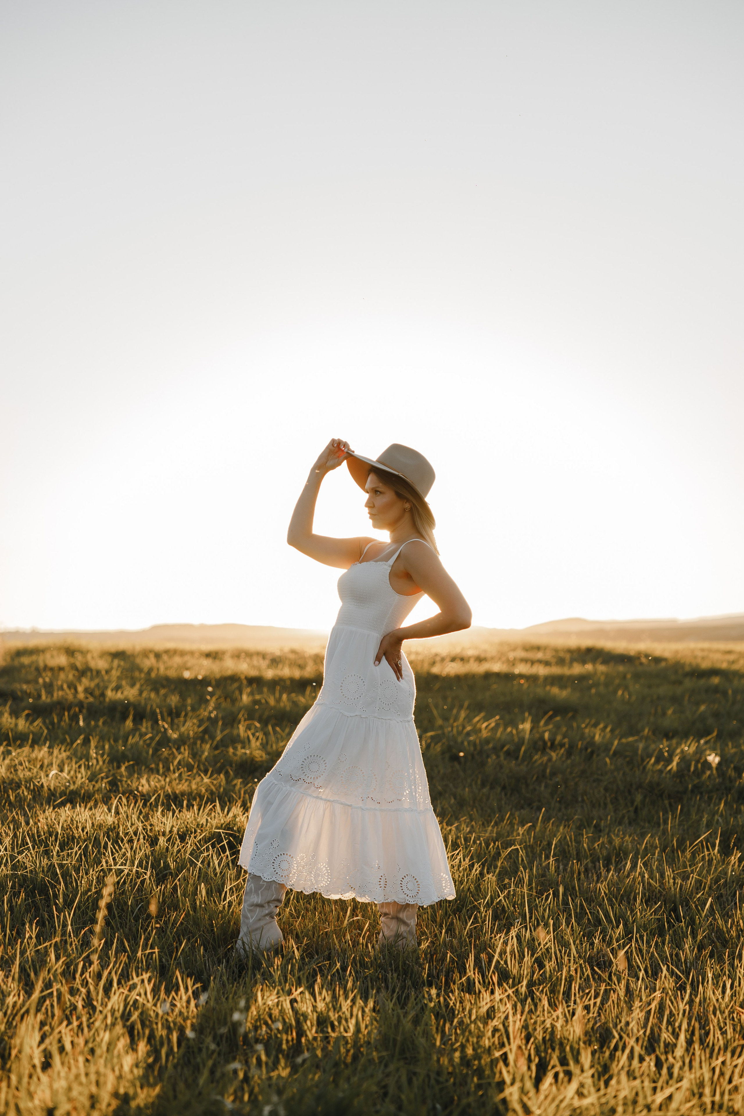 Maria. Sunset photoshoot with hourse