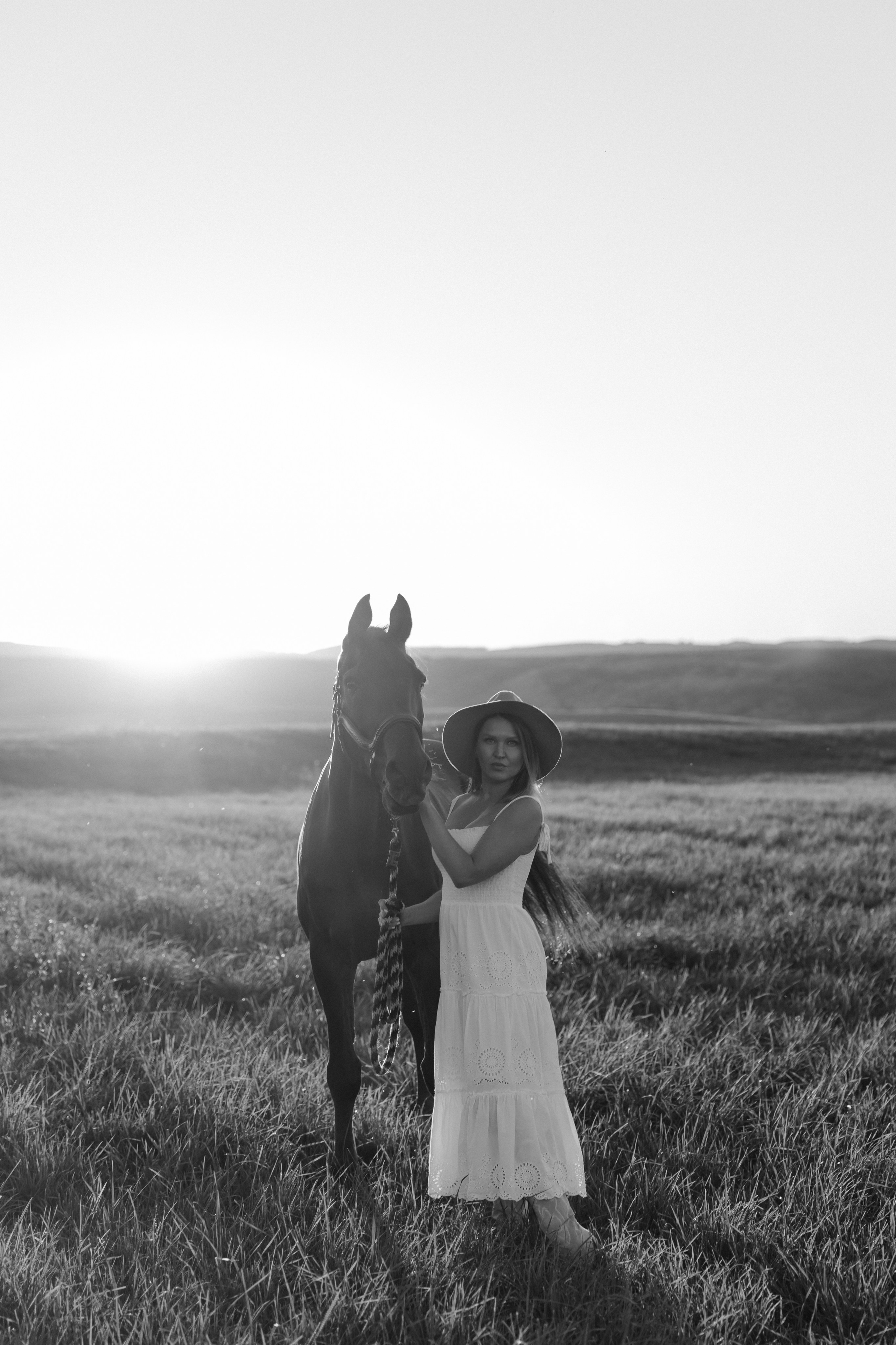 Maria. Sunset photoshoot with hourse