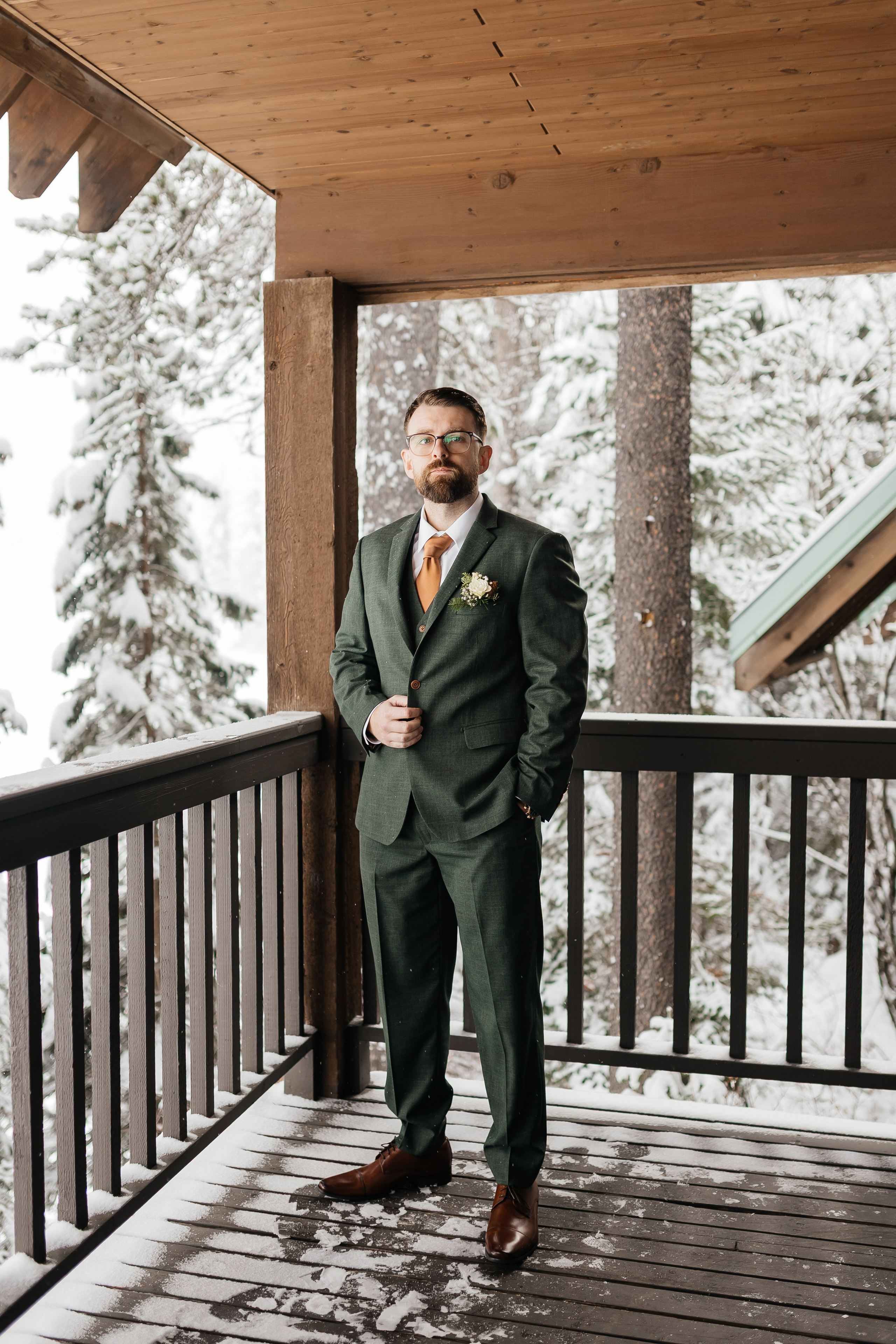 Winter wedding. Emerald lake lodge. Affordable Photographer in Calgary — Tetiana Shuhai