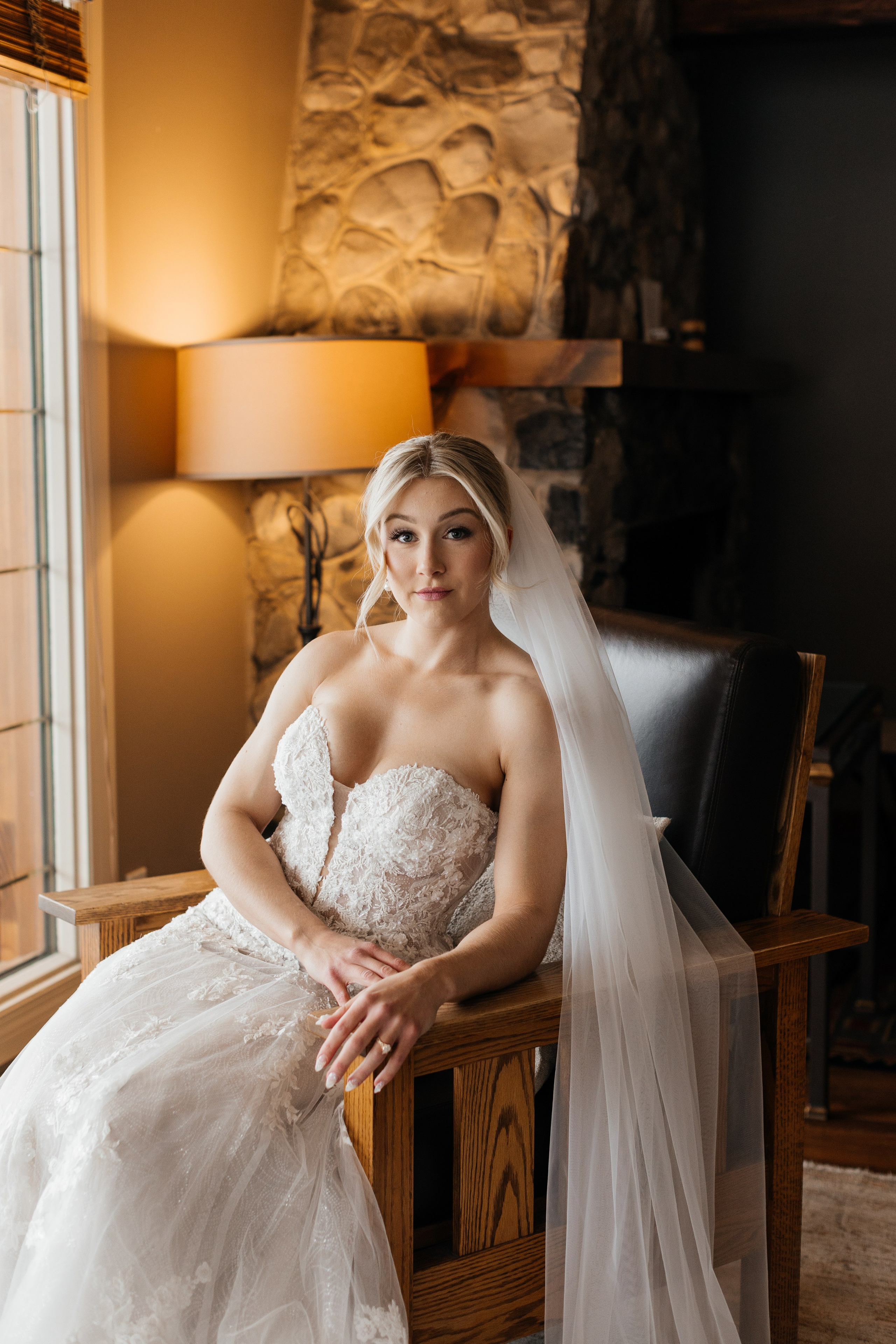 Winter wedding. Emerald lake lodge. Affordable Photographer in Calgary — Tetiana Shuhai