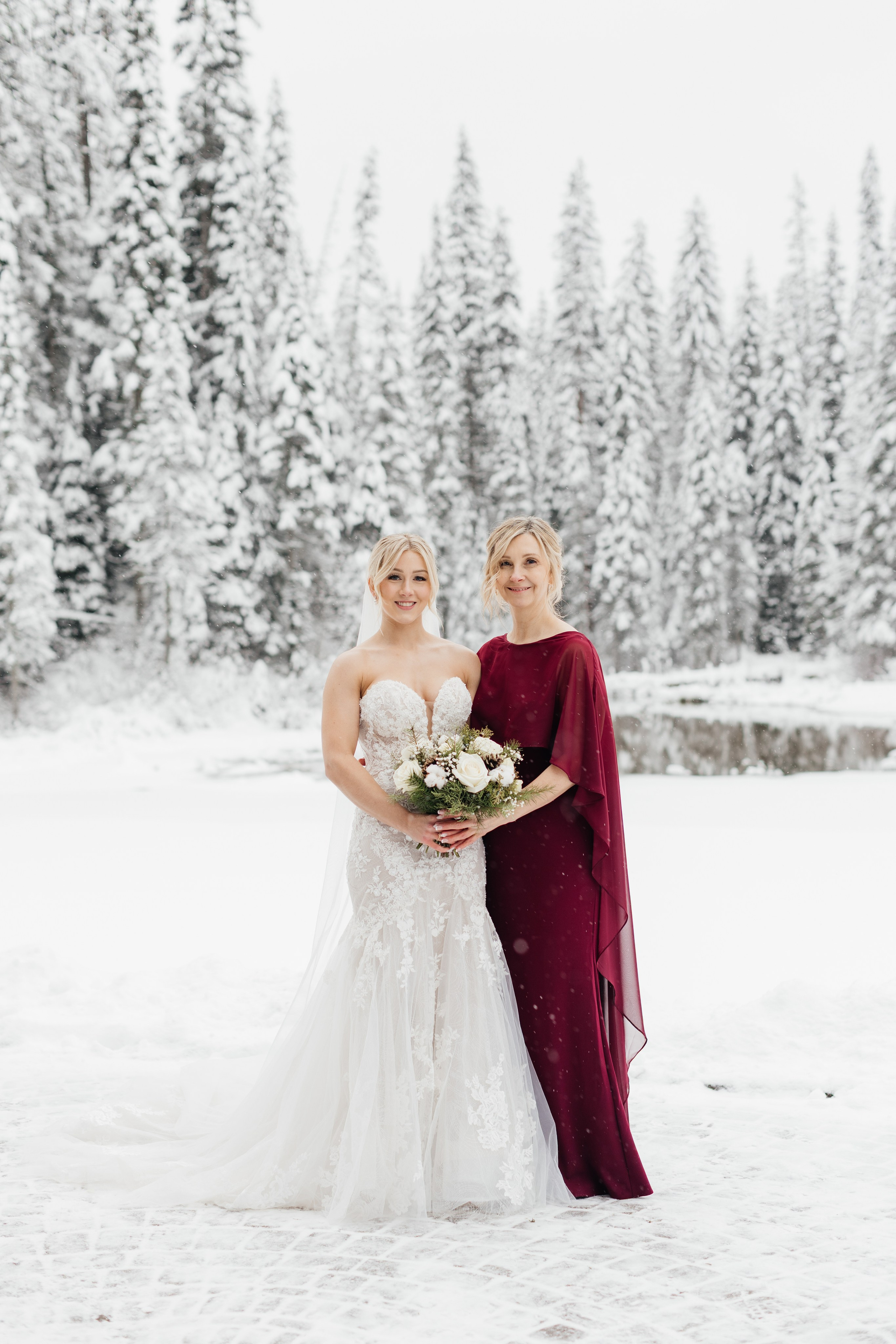 Winter wedding. Emerald lake lodge. Affordable Photographer in Calgary — Tetiana Shuhai