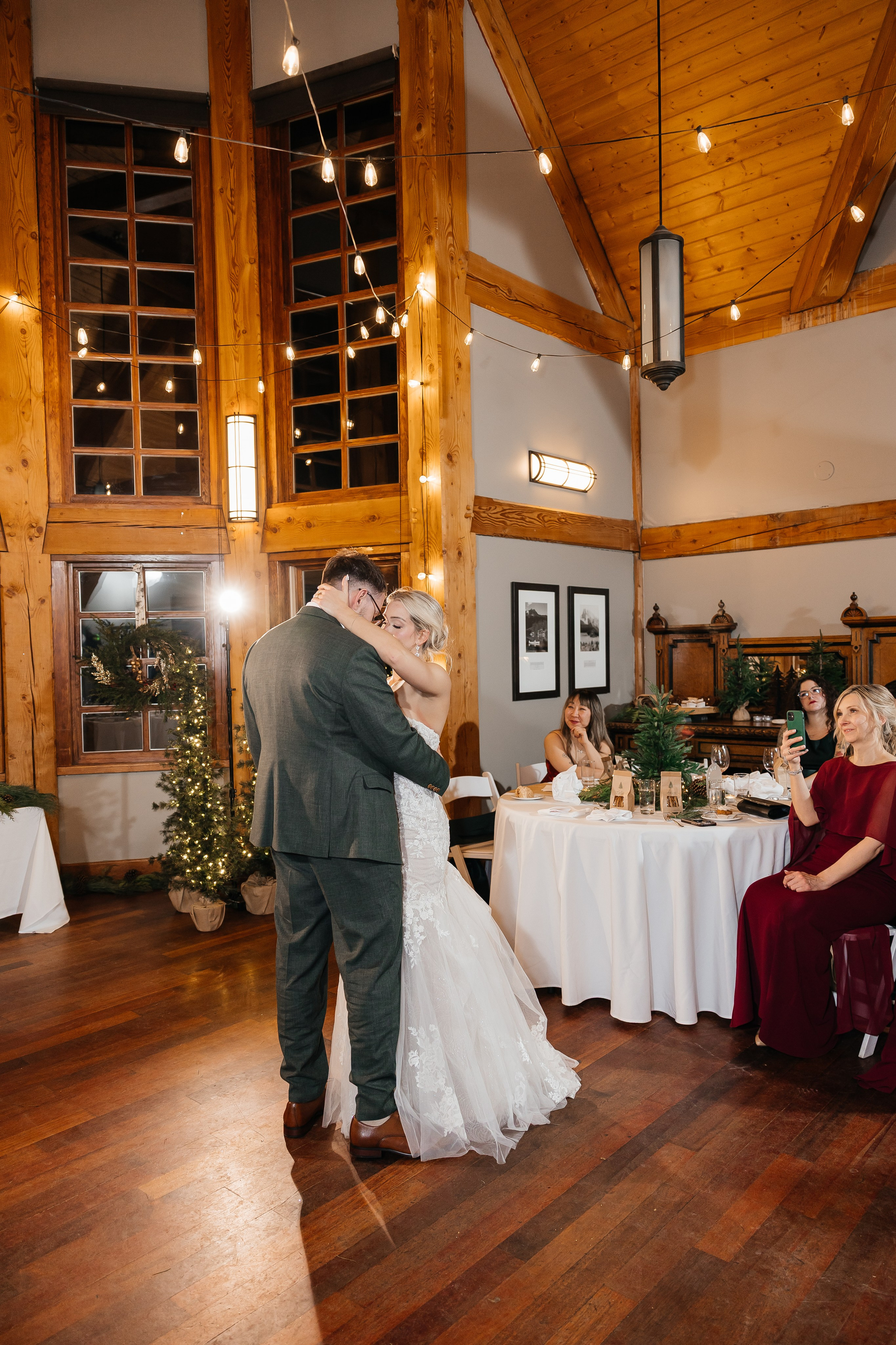 Winter wedding. Emerald lake lodge. Affordable Photographer in Calgary — Tetiana Shuhai