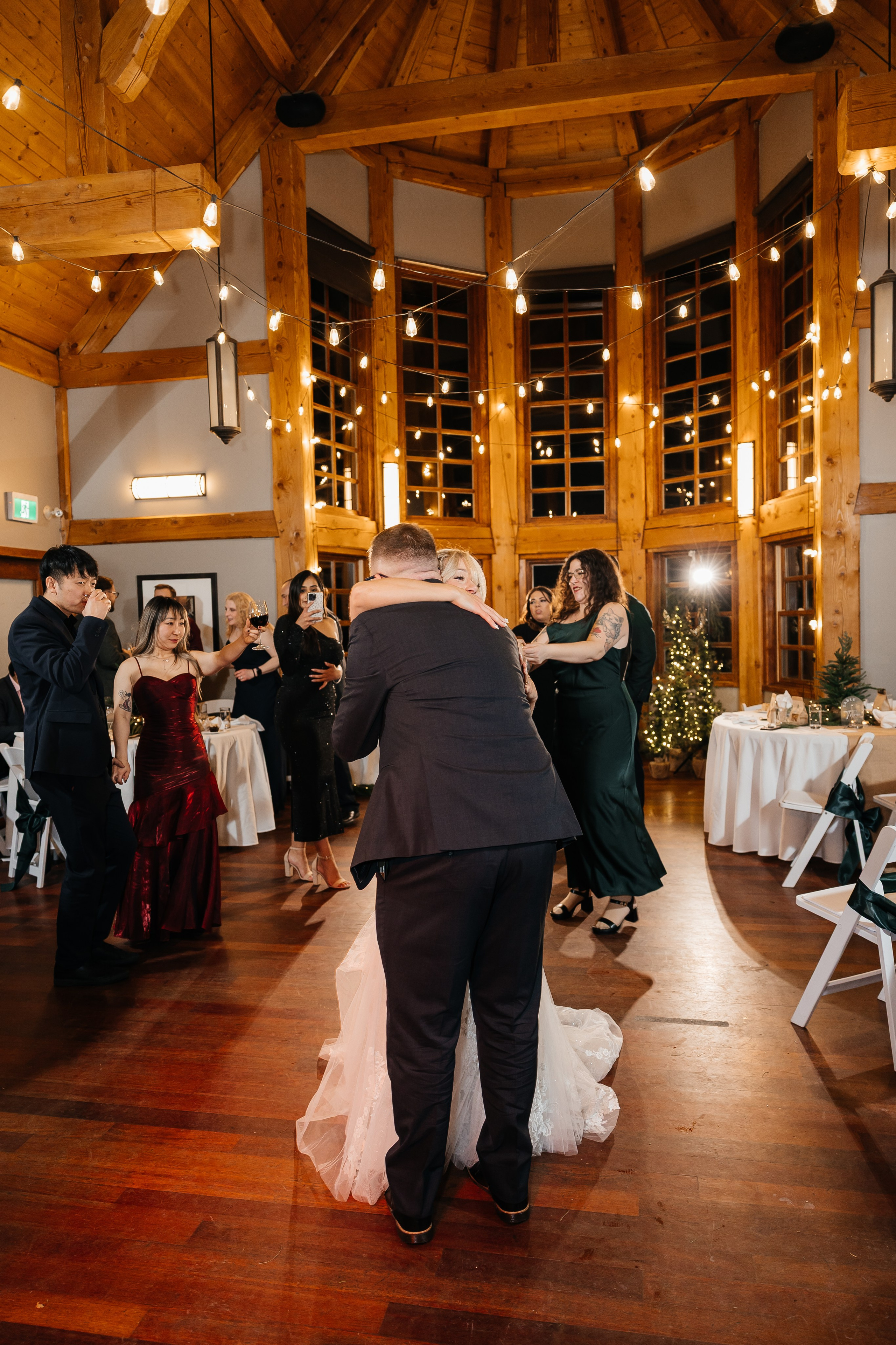 Winter wedding. Emerald lake lodge. Affordable Photographer in Calgary — Tetiana Shuhai