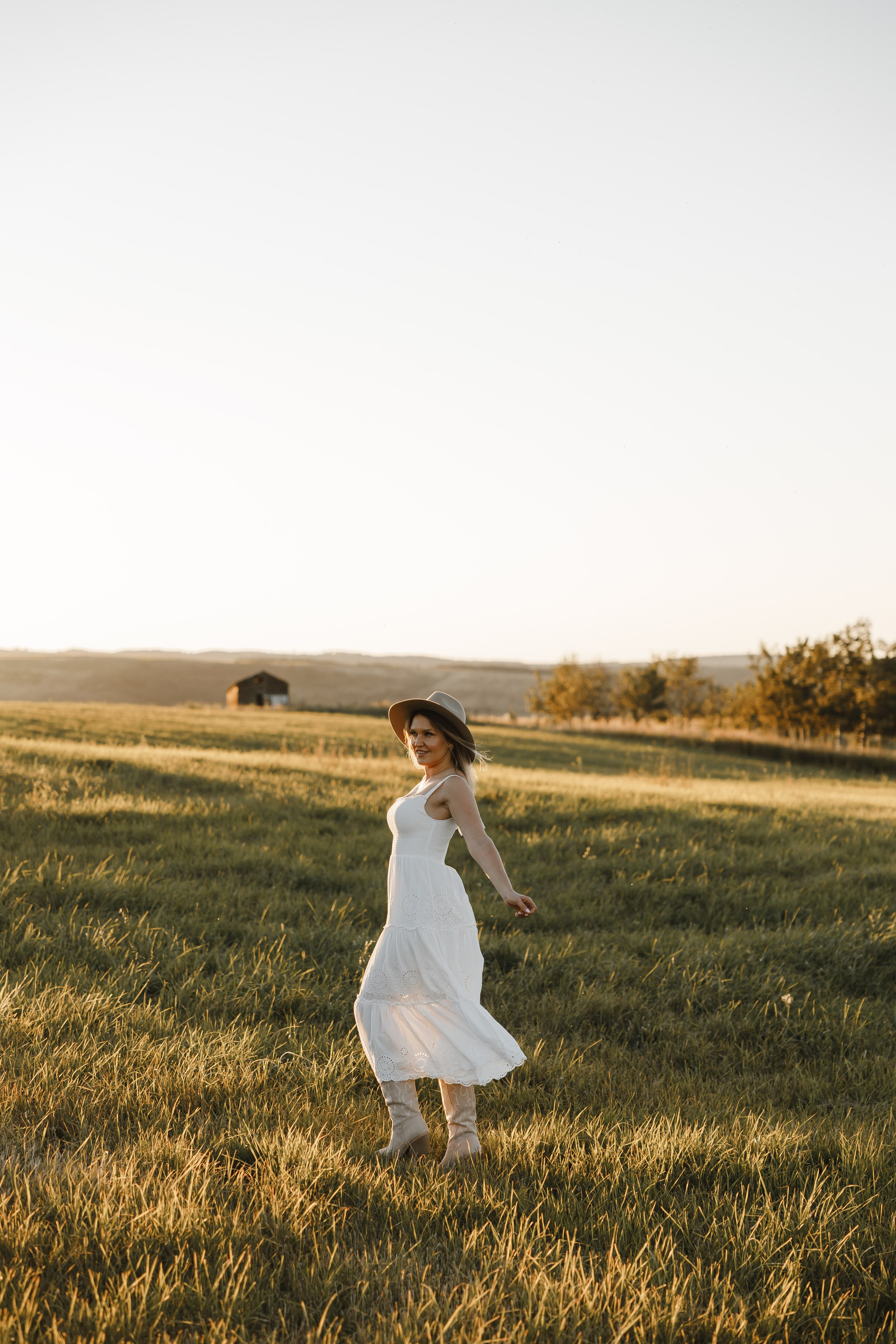Maria. Sunset photoshoot with hourse