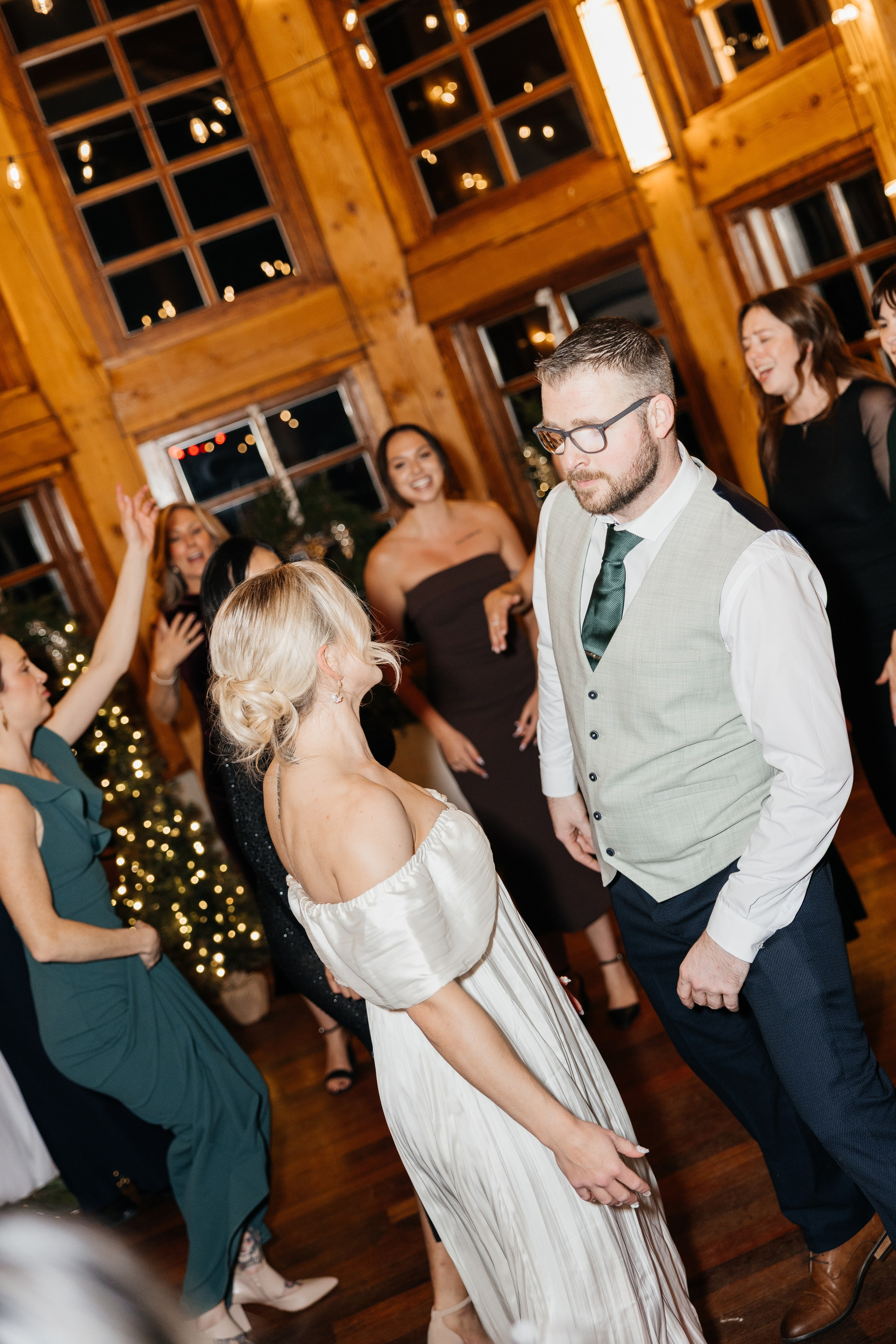 Winter wedding. Emerald lake lodge. Affordable Photographer in Calgary — Tetiana Shuhai