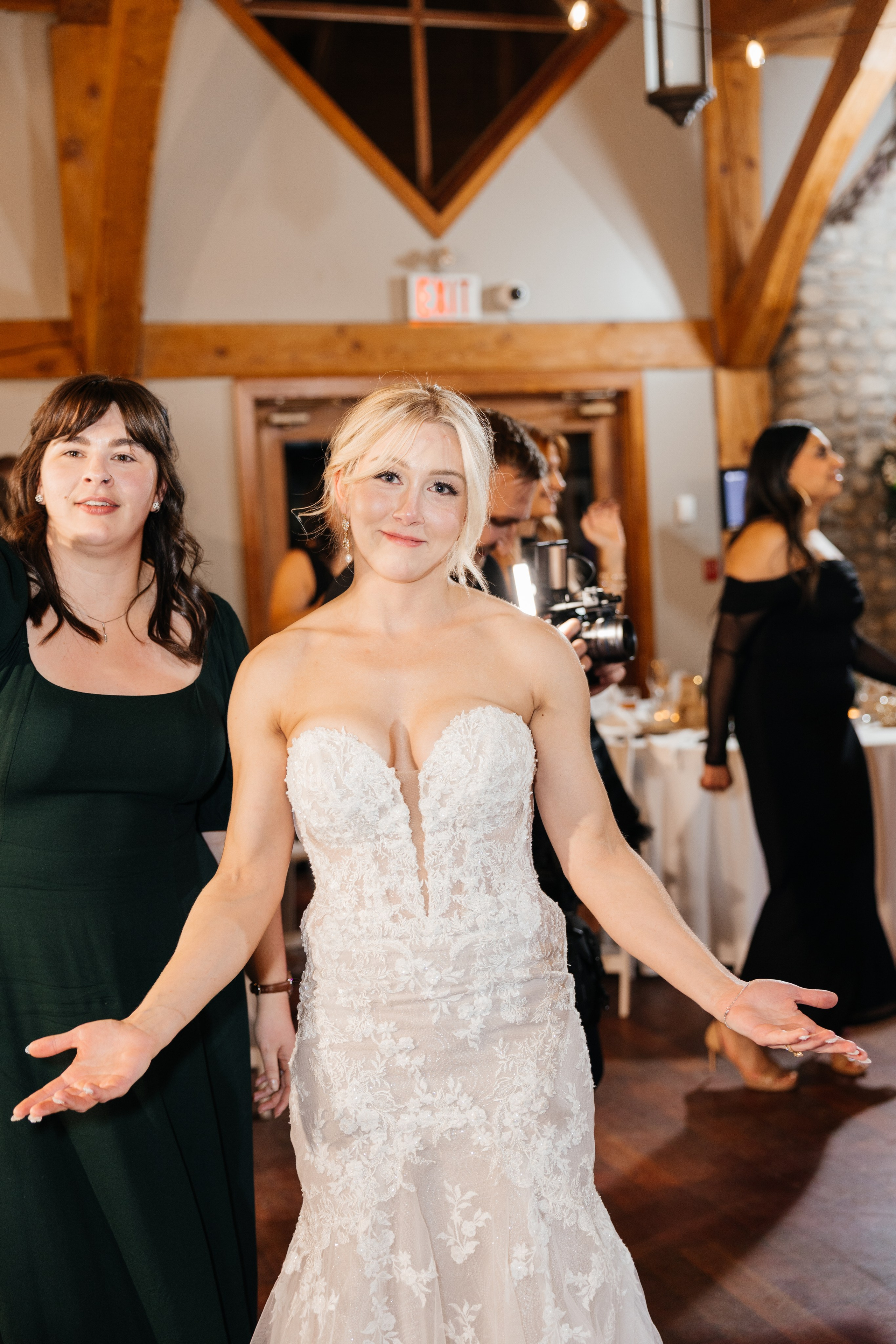 Winter wedding. Emerald lake lodge. Affordable Photographer in Calgary — Tetiana Shuhai