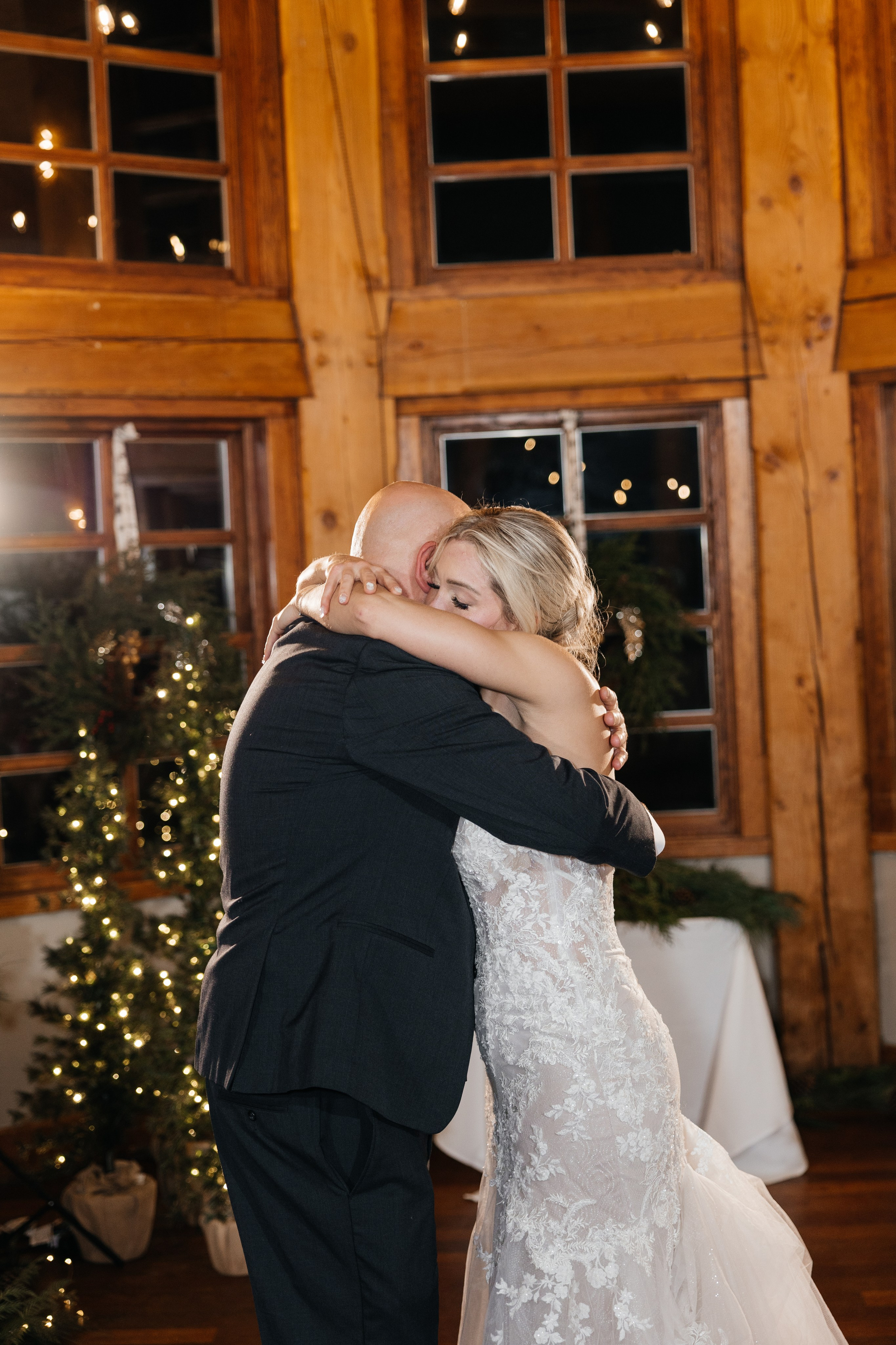 Winter wedding. Emerald lake lodge. Affordable Photographer in Calgary — Tetiana Shuhai