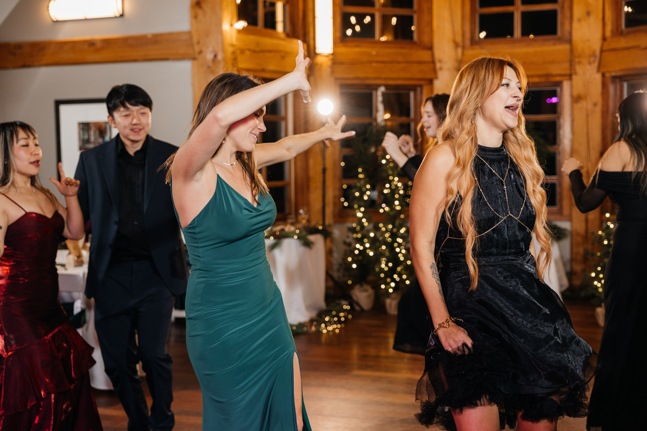 Winter wedding. Emerald lake lodge. Affordable Photographer in Calgary — Tetiana Shuhai