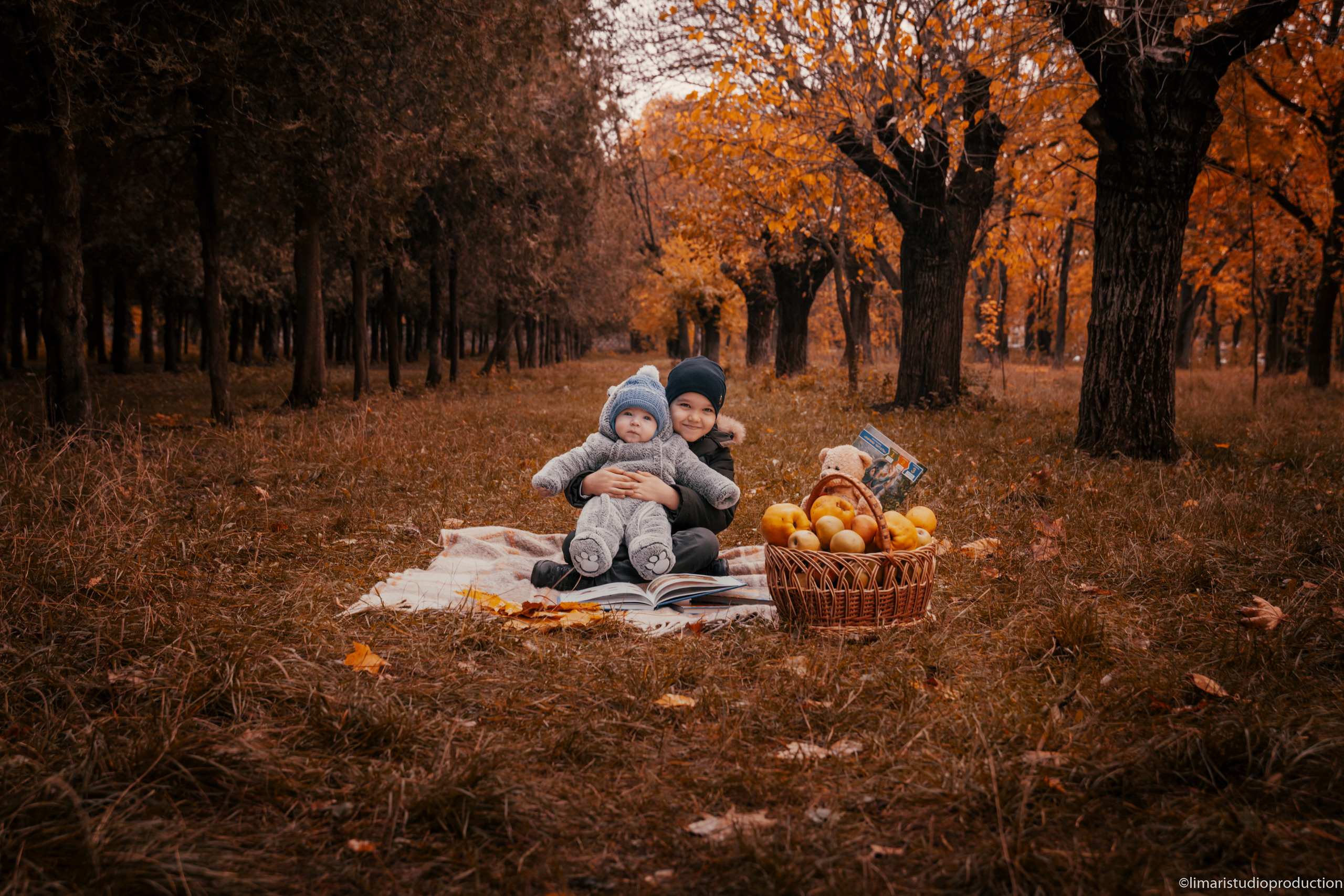 Кирилл, Богдан и их родители). Фото видео в молдове