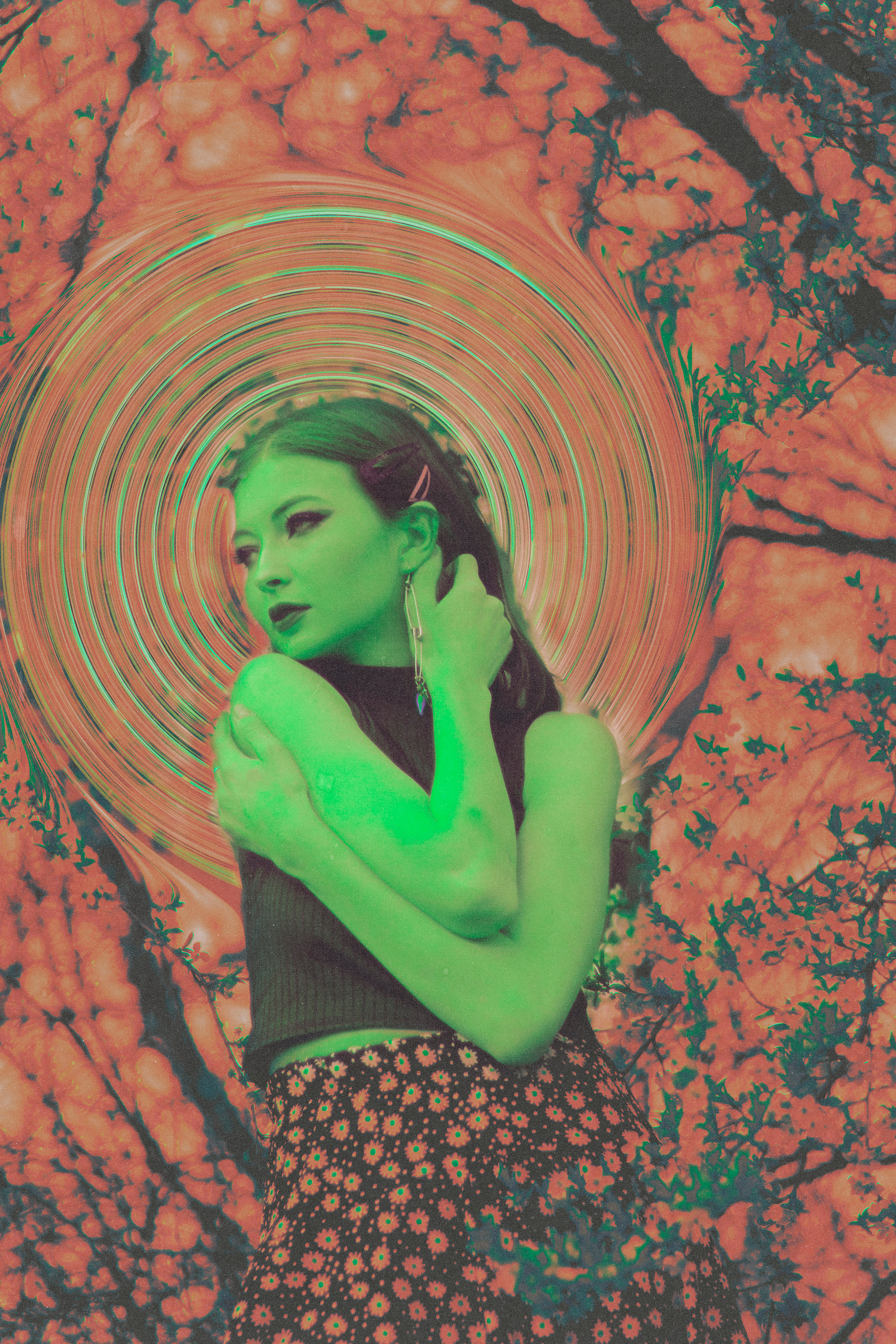 Alien girl*. +seexteens chase the moon 🌙+