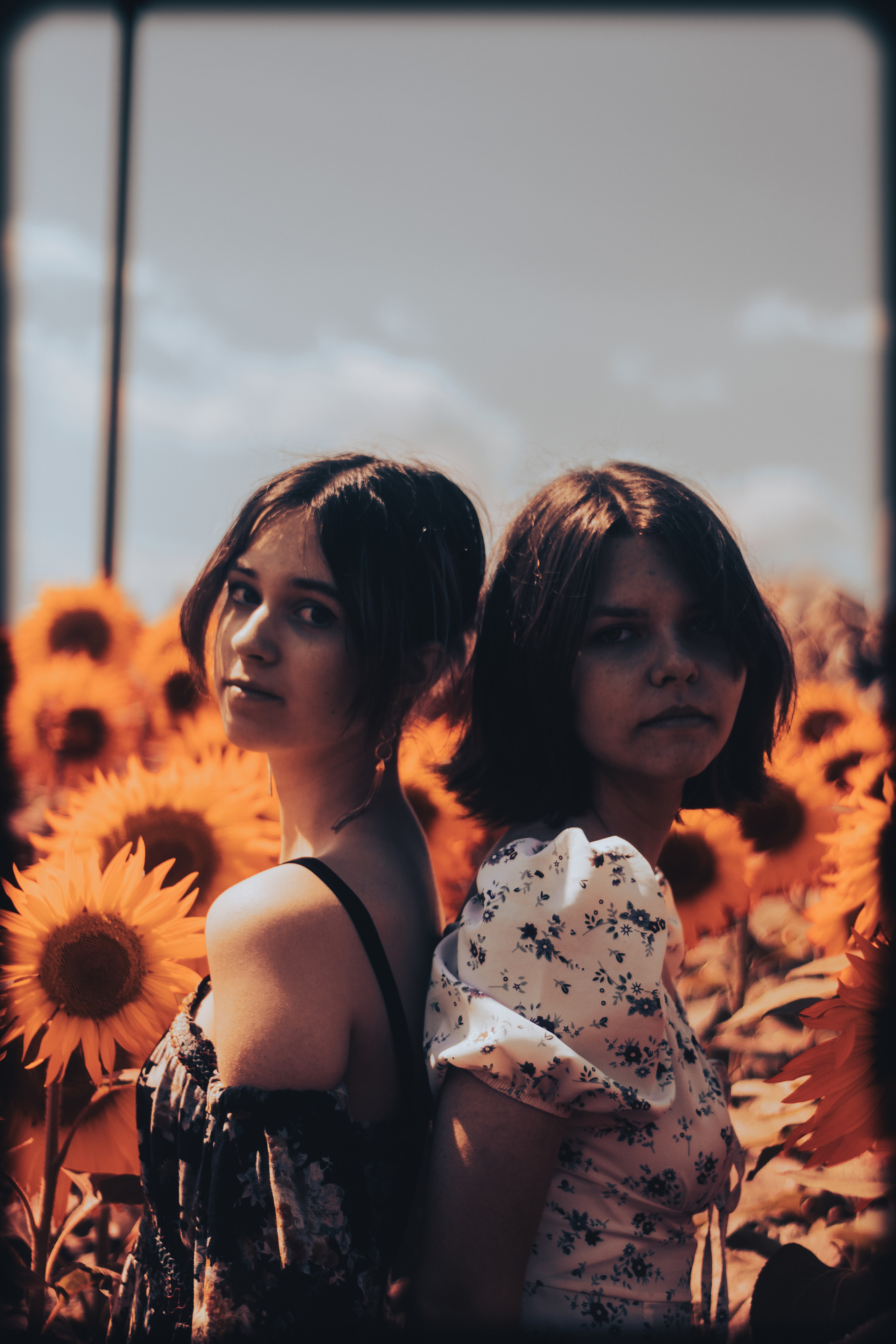 Abstraction and design. +seexteens chase the moon 🌙+