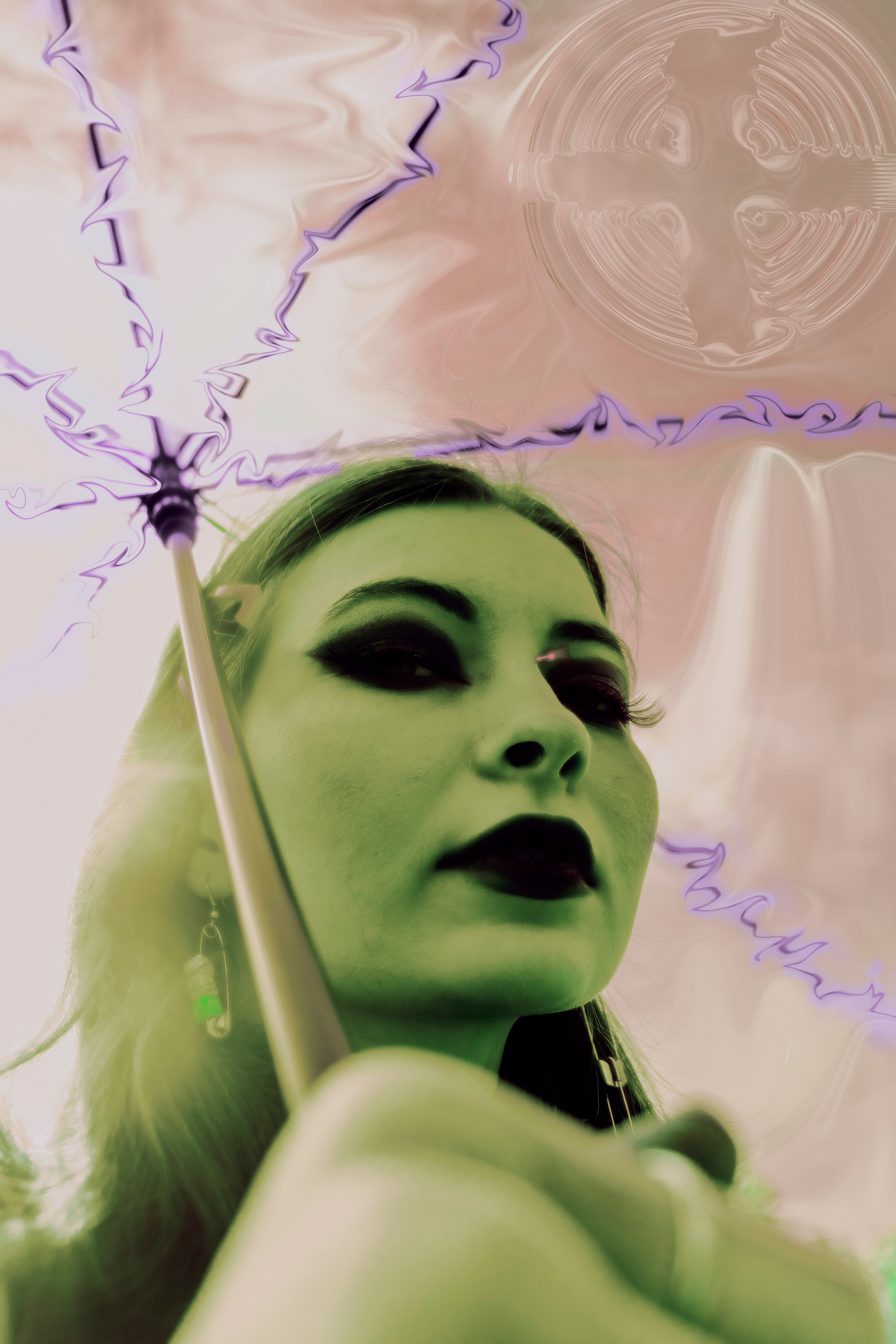 Alien girl*. +seexteens chase the moon 🌙+