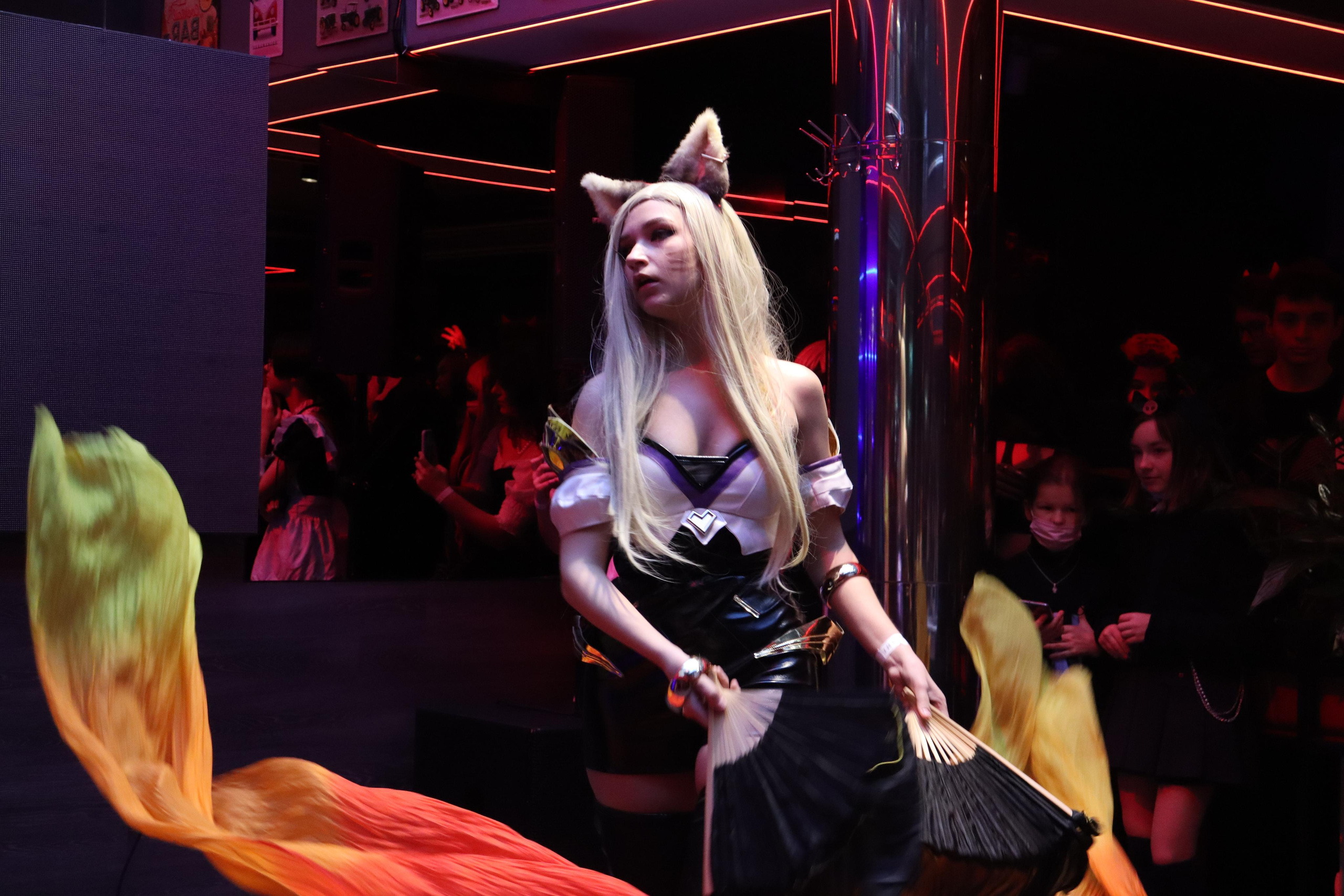 Tanoshi event 2021. +seexteens chase the moon 🌙+