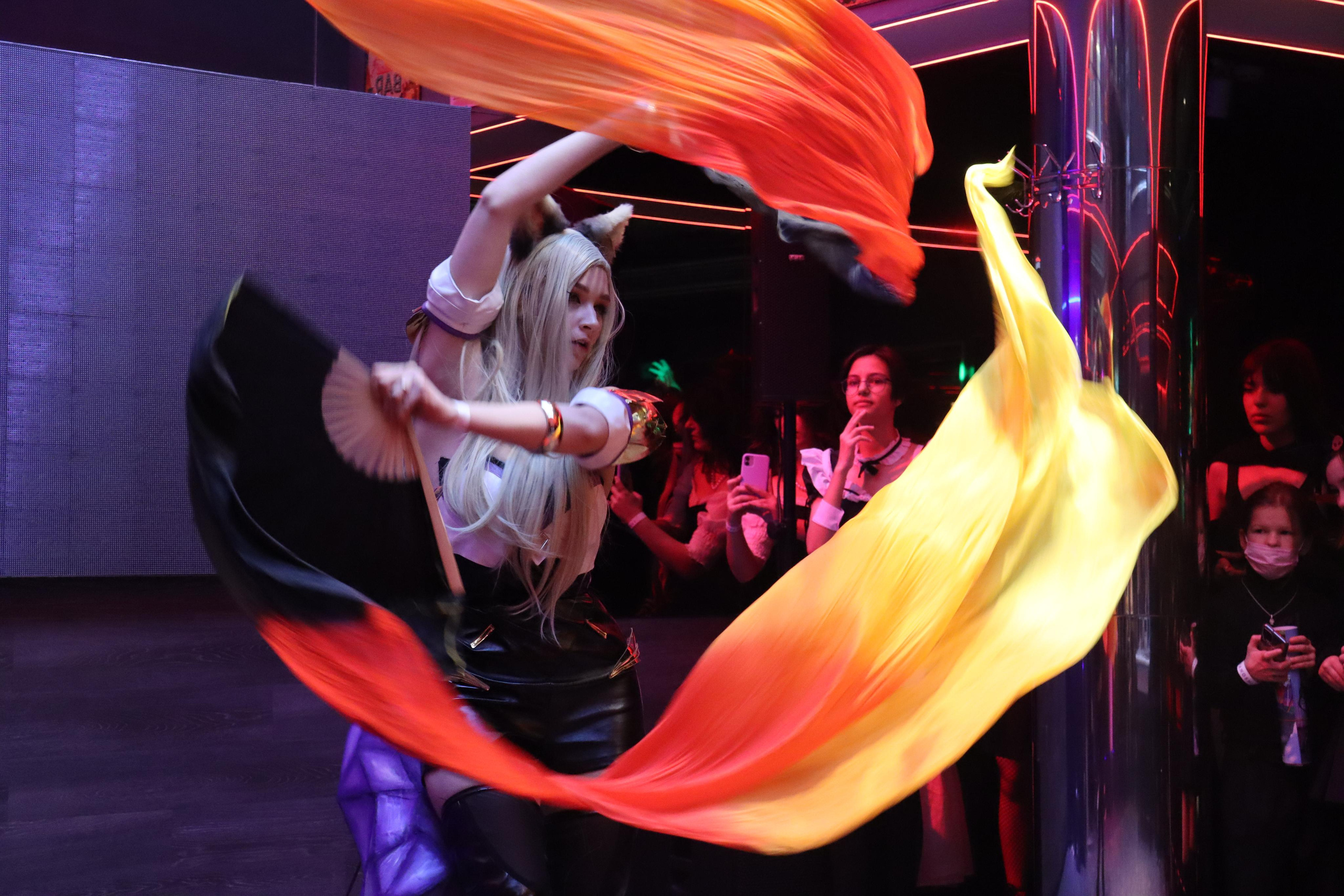 Tanoshi event 2021. +seexteens chase the moon 🌙+