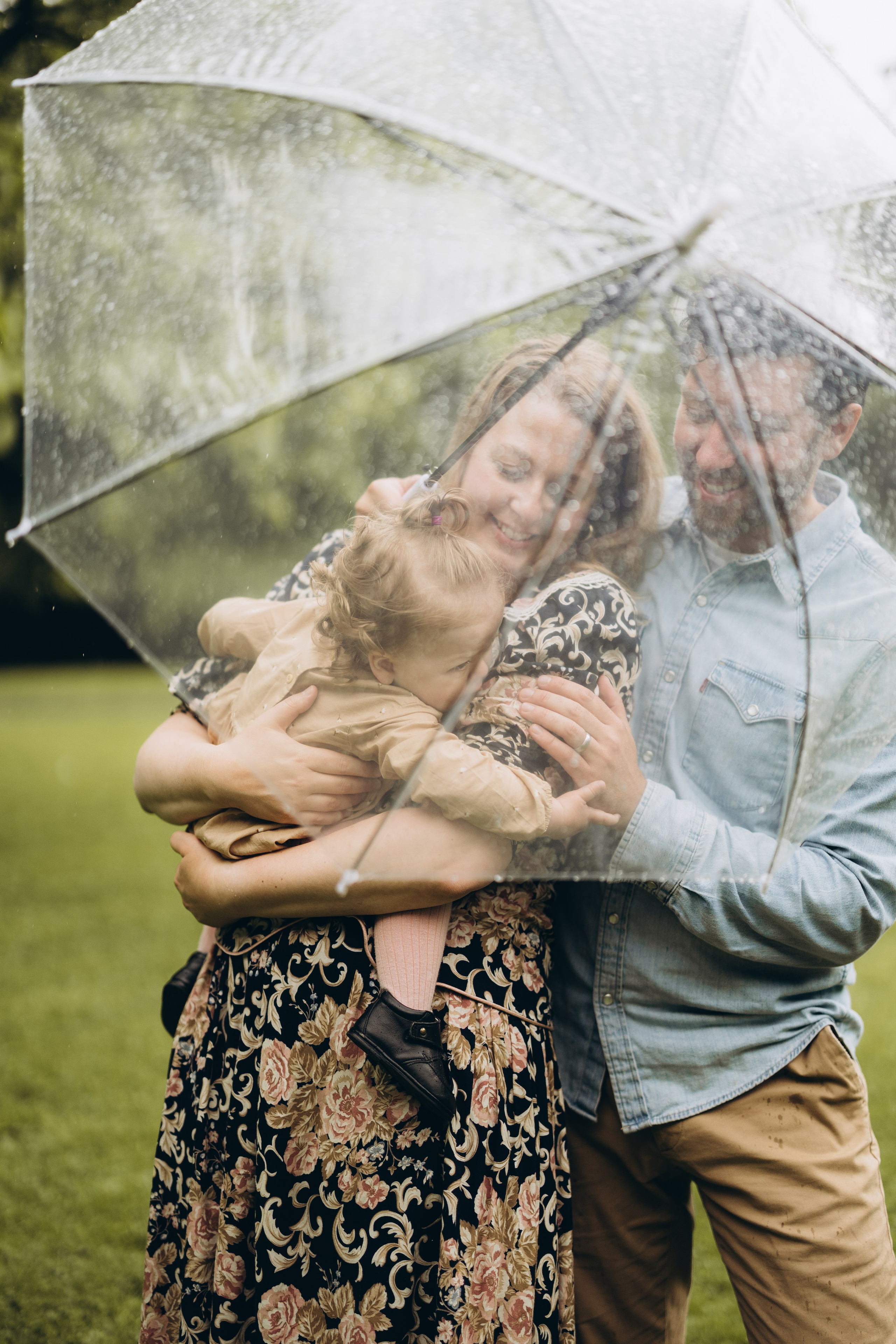 Under the rain. Wedding Photographer Toronto