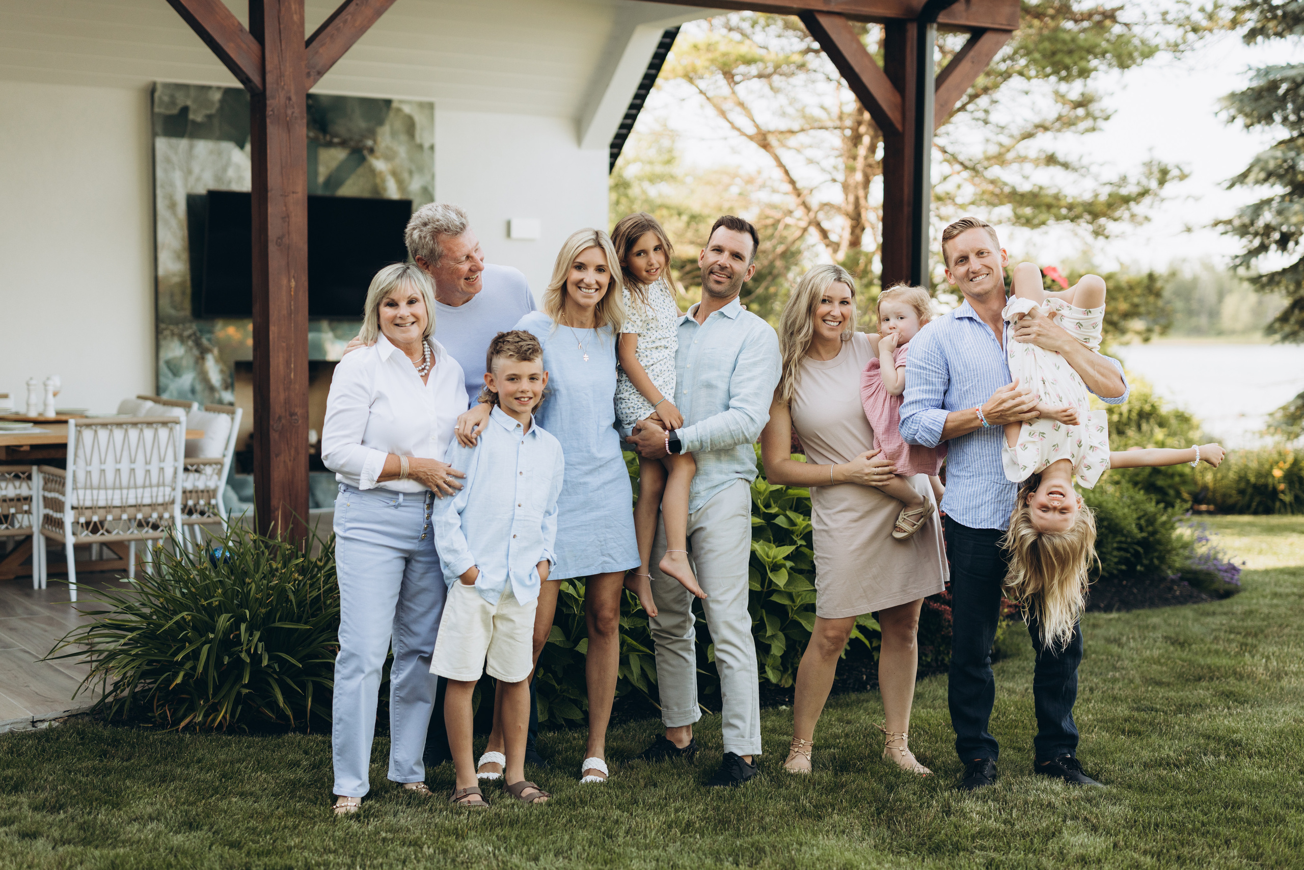 Family time. Wedding Photographer Toronto