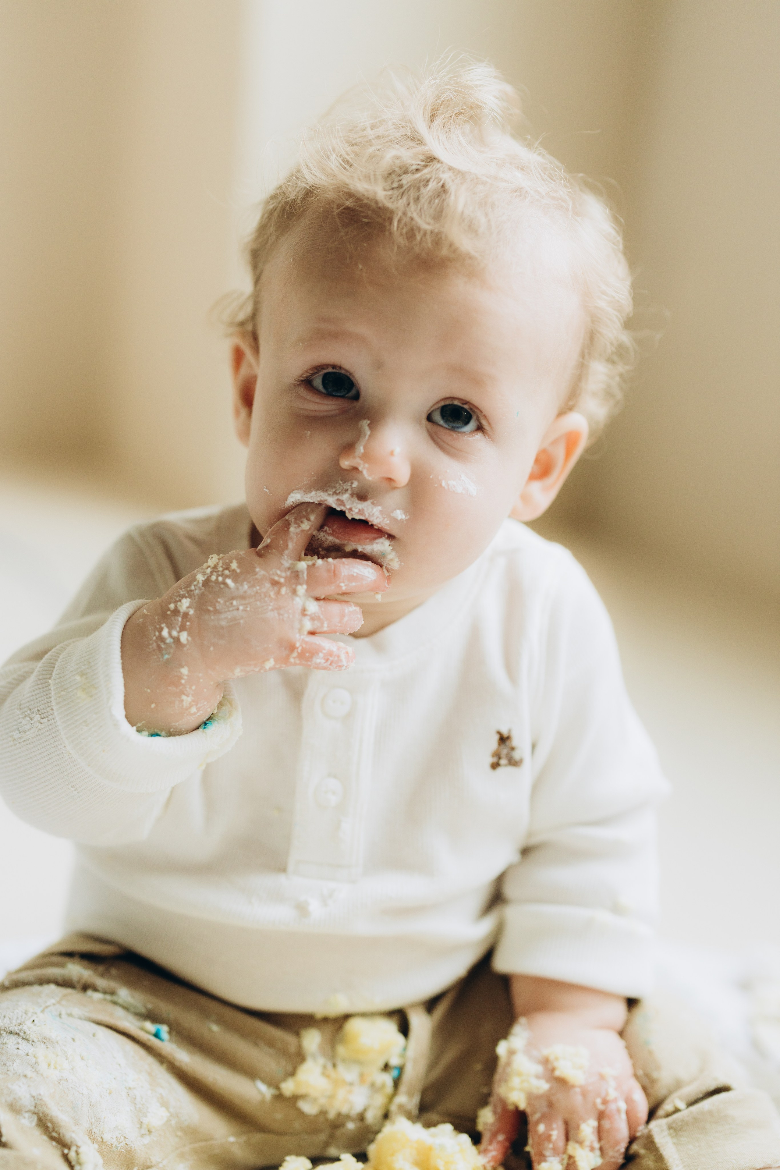 Cake smash. Wedding Photographer Toronto